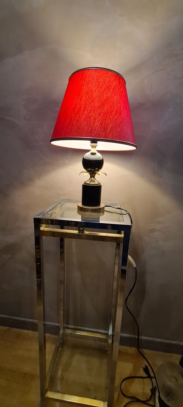 Lampe deluxe 1970 , dans le gout de p barbier , abat jour liseret or sur font rouge 44x30