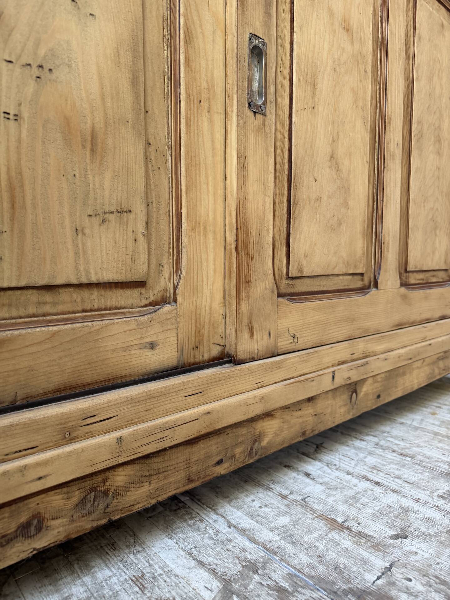 Enfilade with sliding doors from the 1950s