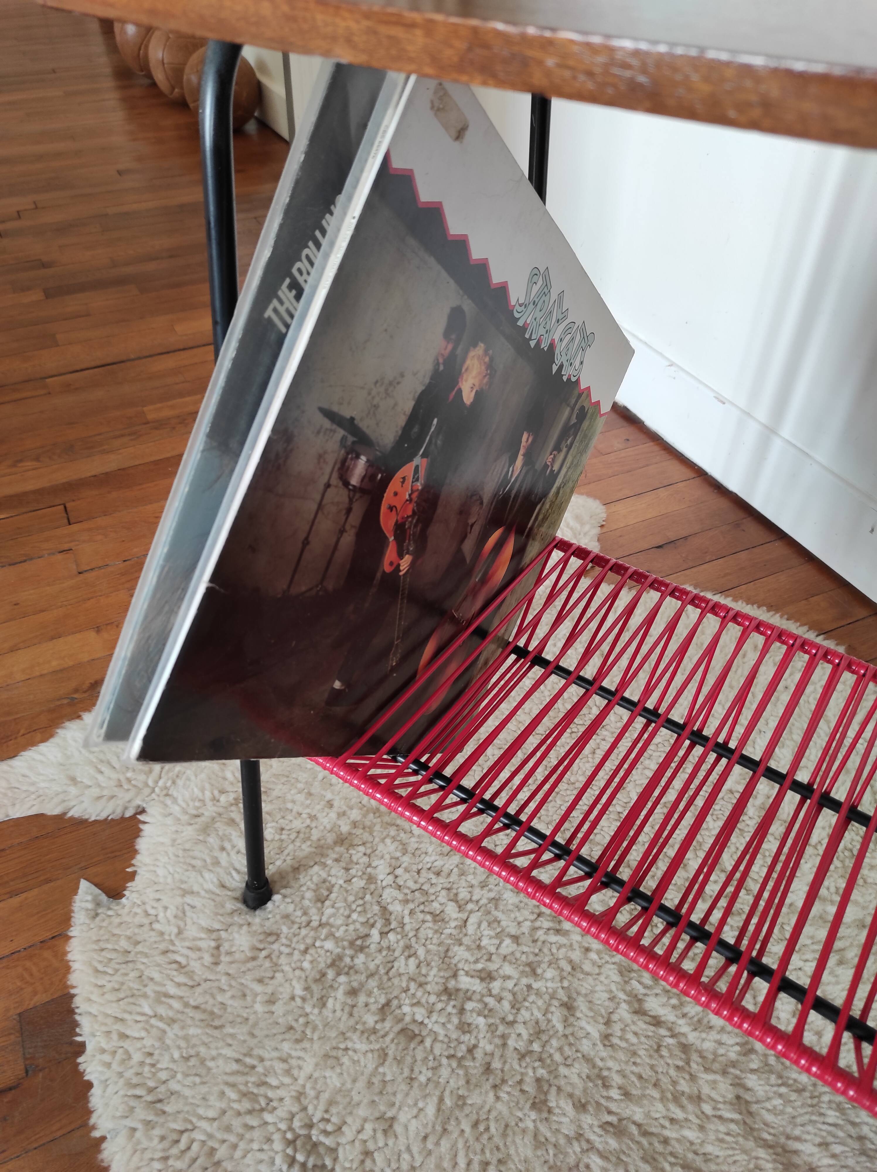 Scoubidou vinyl door