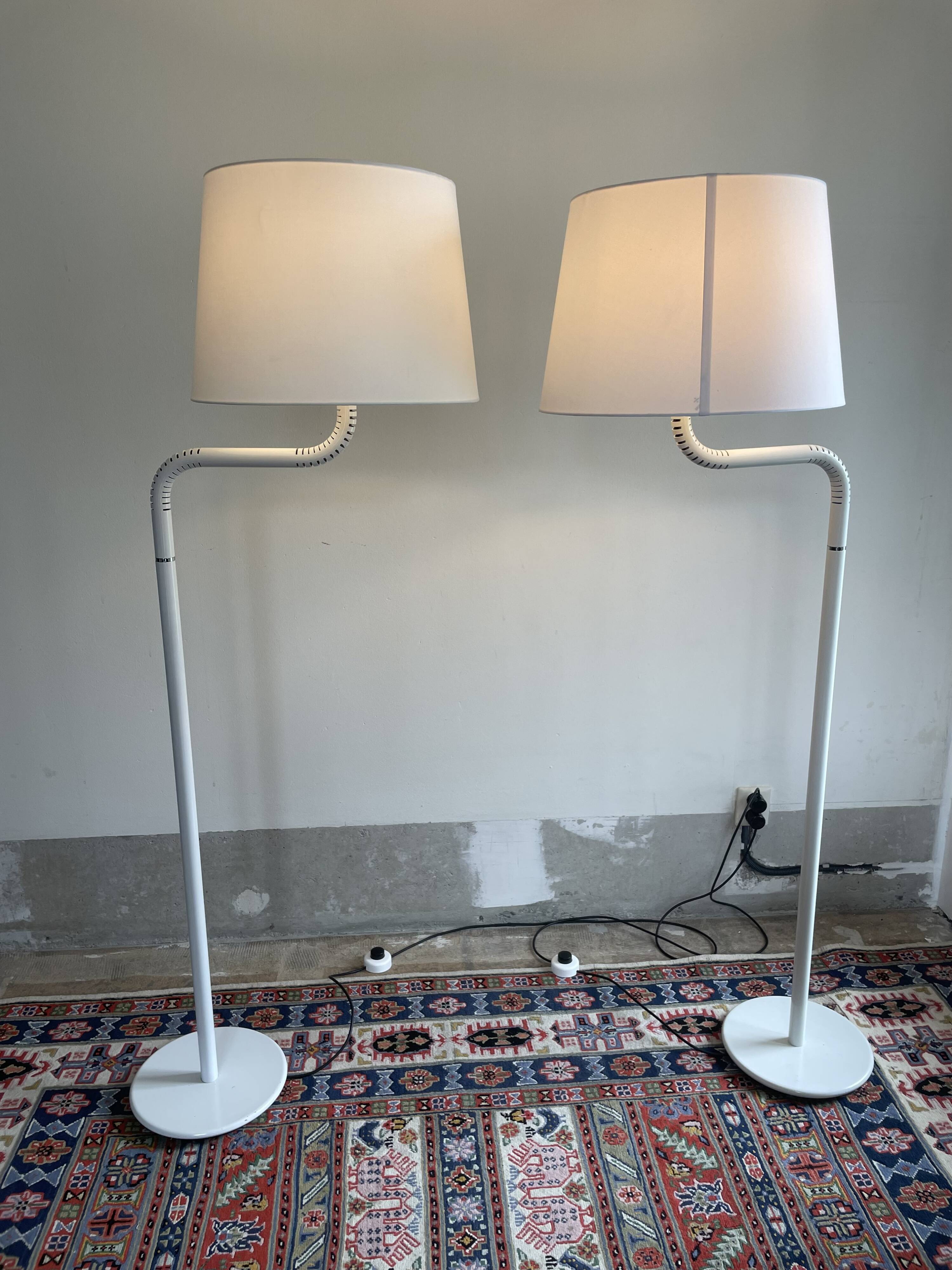 Set of two white Artifort 270 retro, standing lights