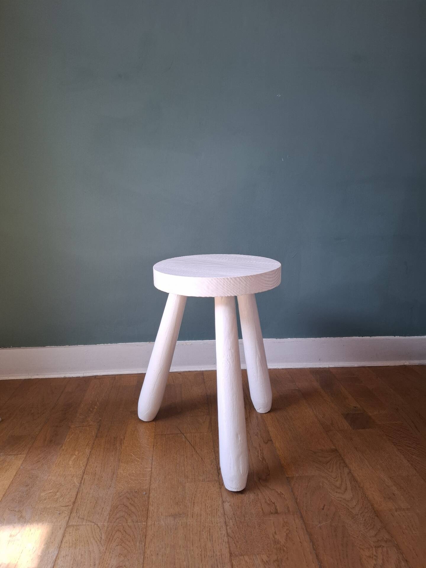 Tabouret tripode