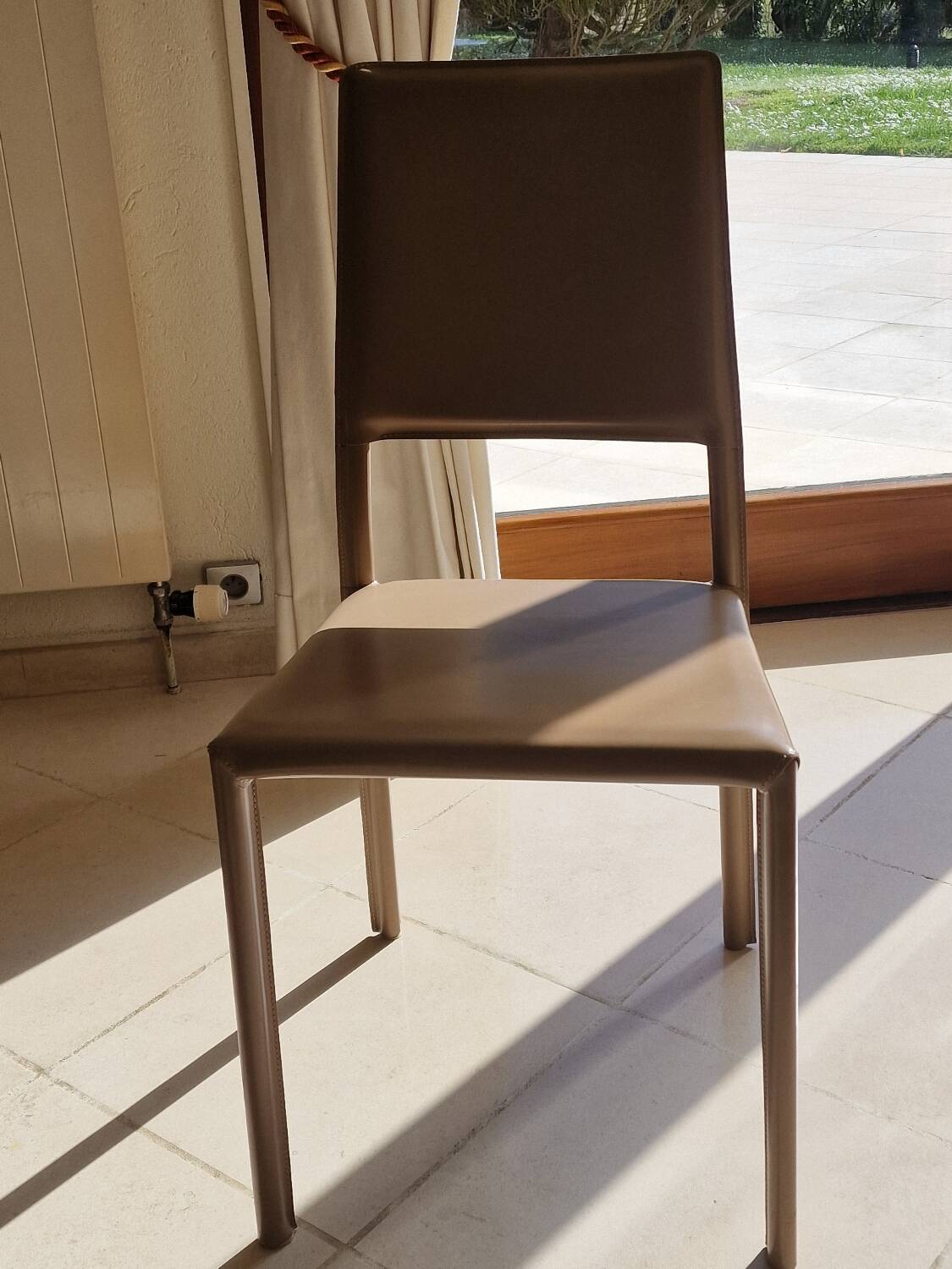 Marble dining table for 6 people.