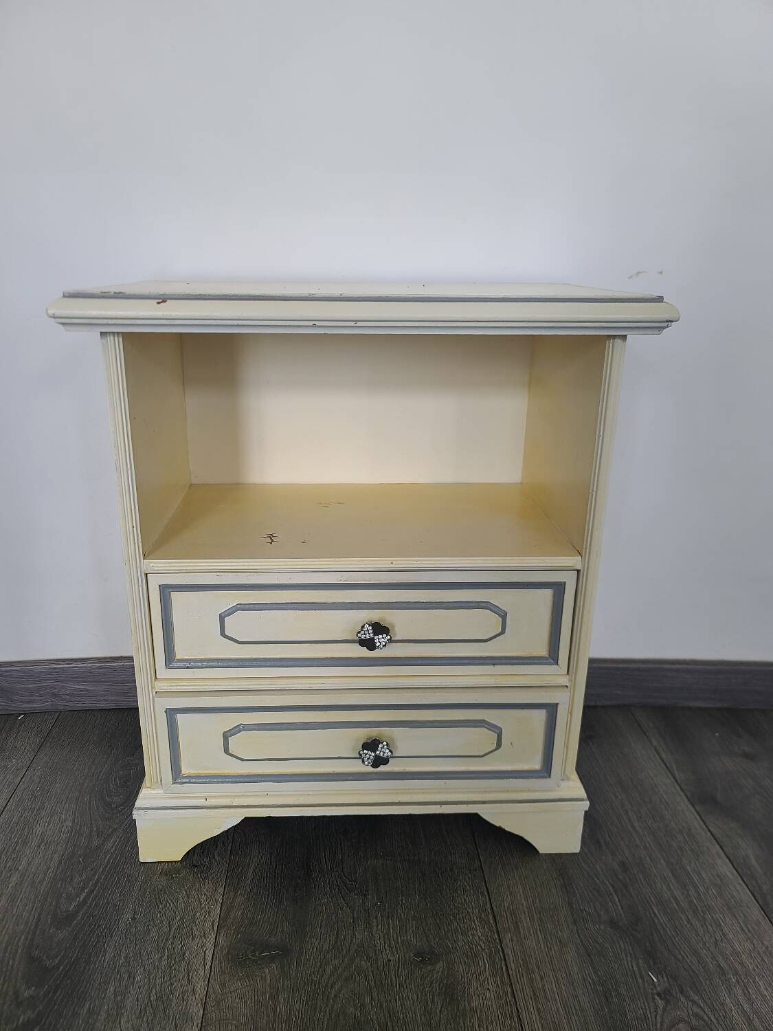 Table de chevet en bois beige, 2 tiroirs