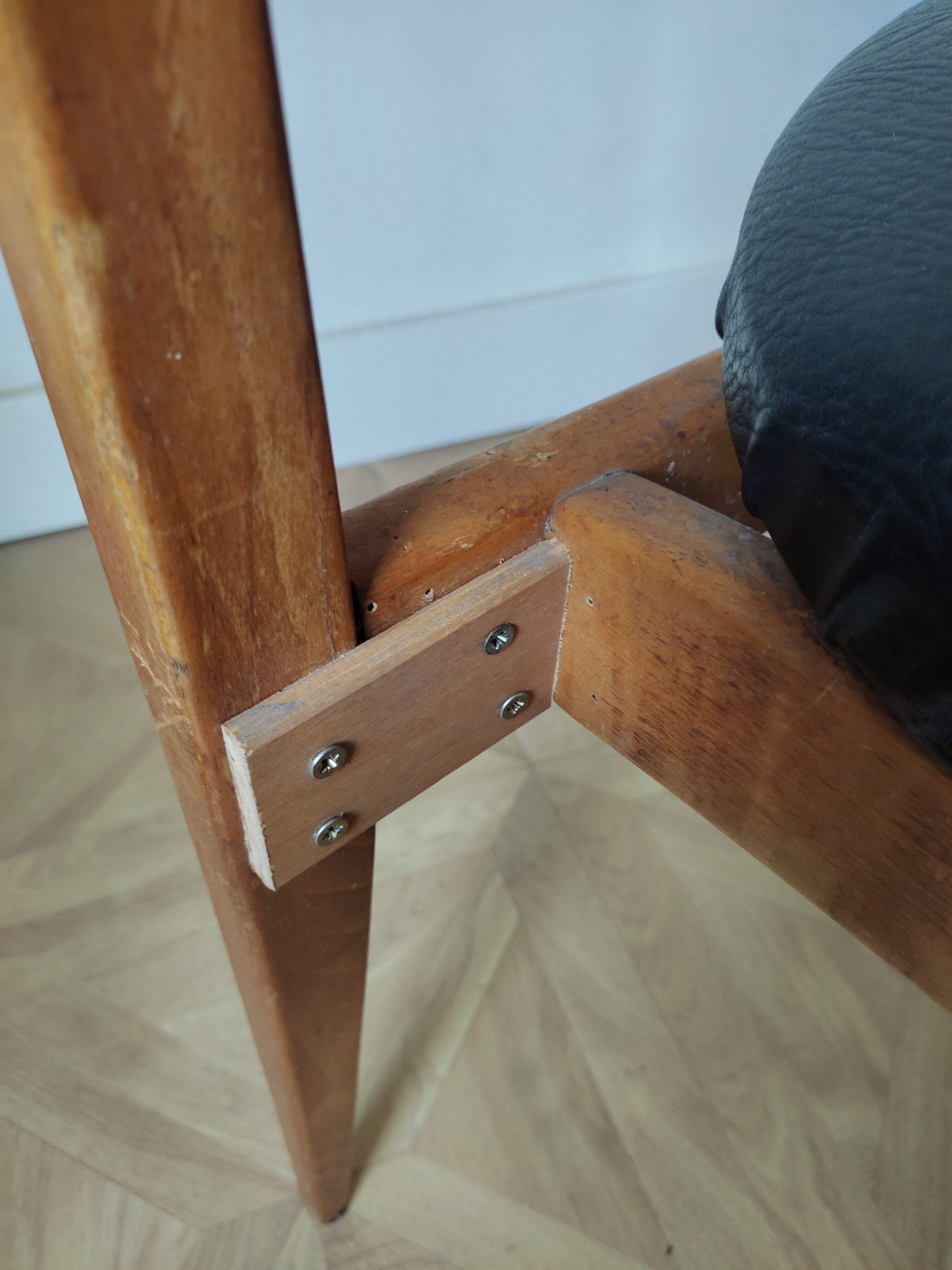 4 chaises scandinaves en skaï et bois