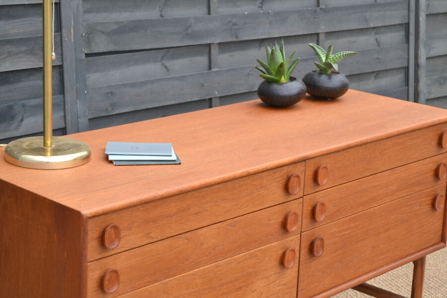 Commode en teck par Meredew * 132 cm