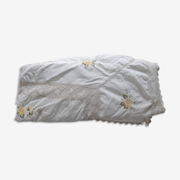 Rectangular tablecloth white cotton, with embroidery yellow flowers 142 x 225 cm