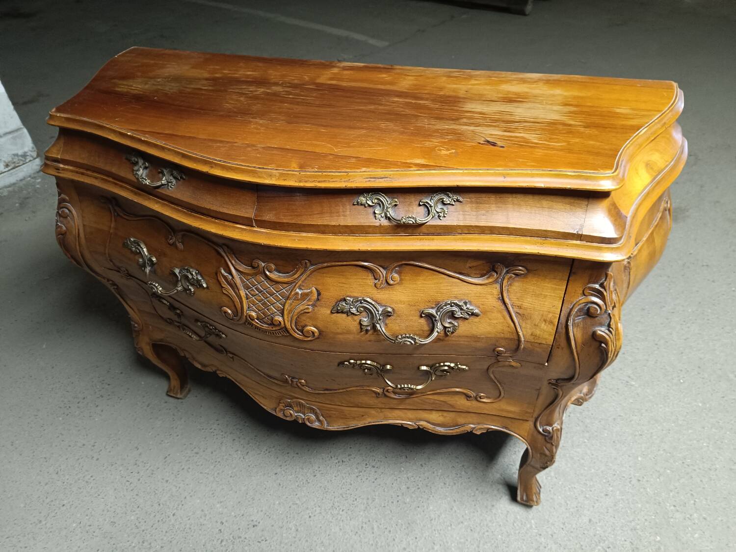 Bordeaux walnut chest of drawers