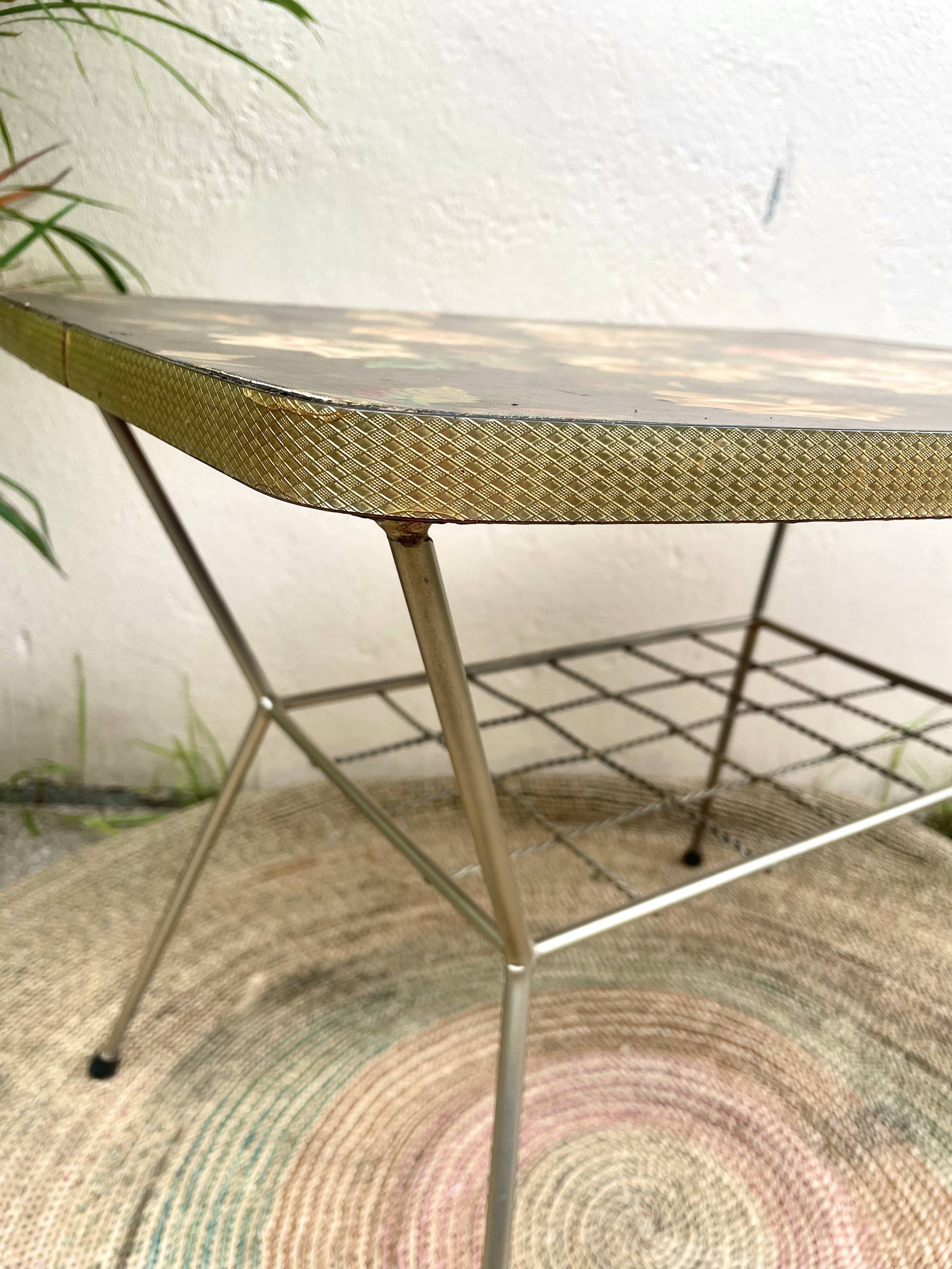 Vintage coffee table flower top