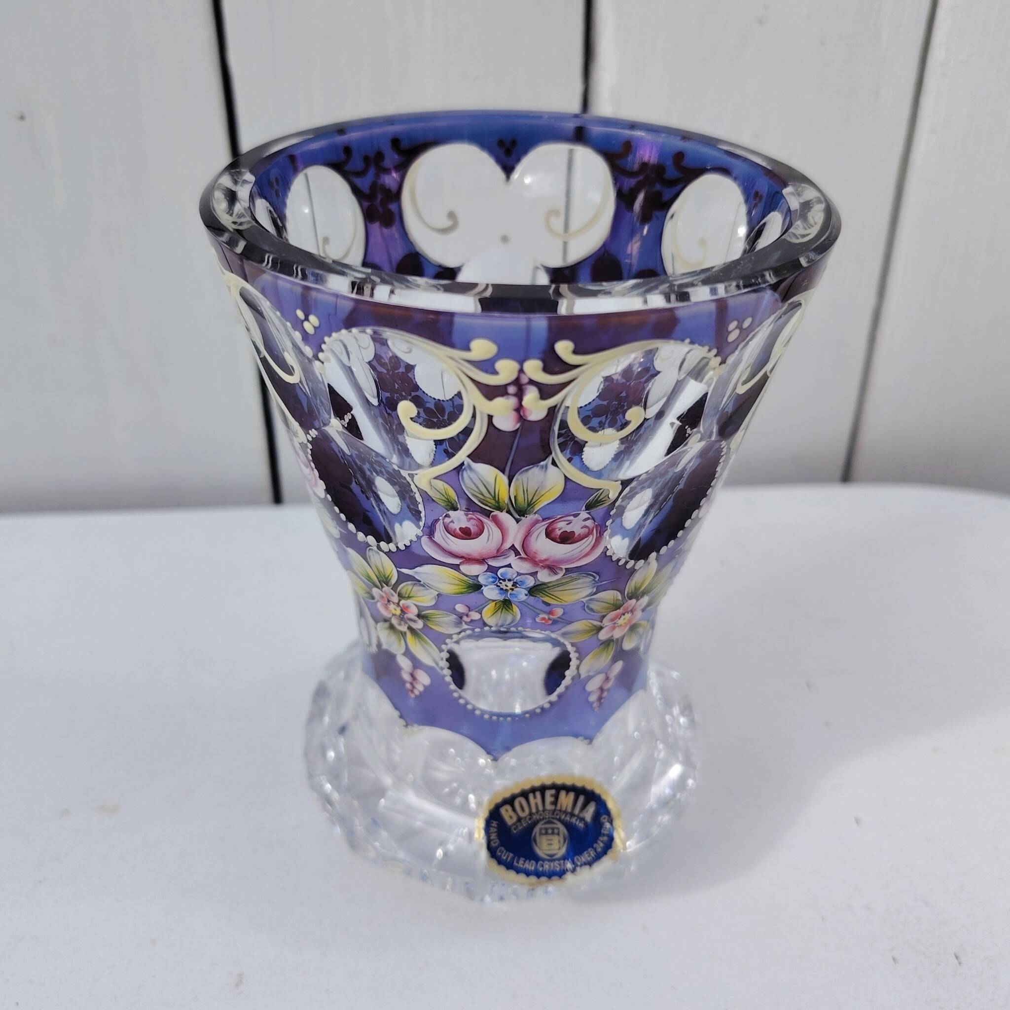 Vase en cristal de Bohème, décor floral peint et émaillé