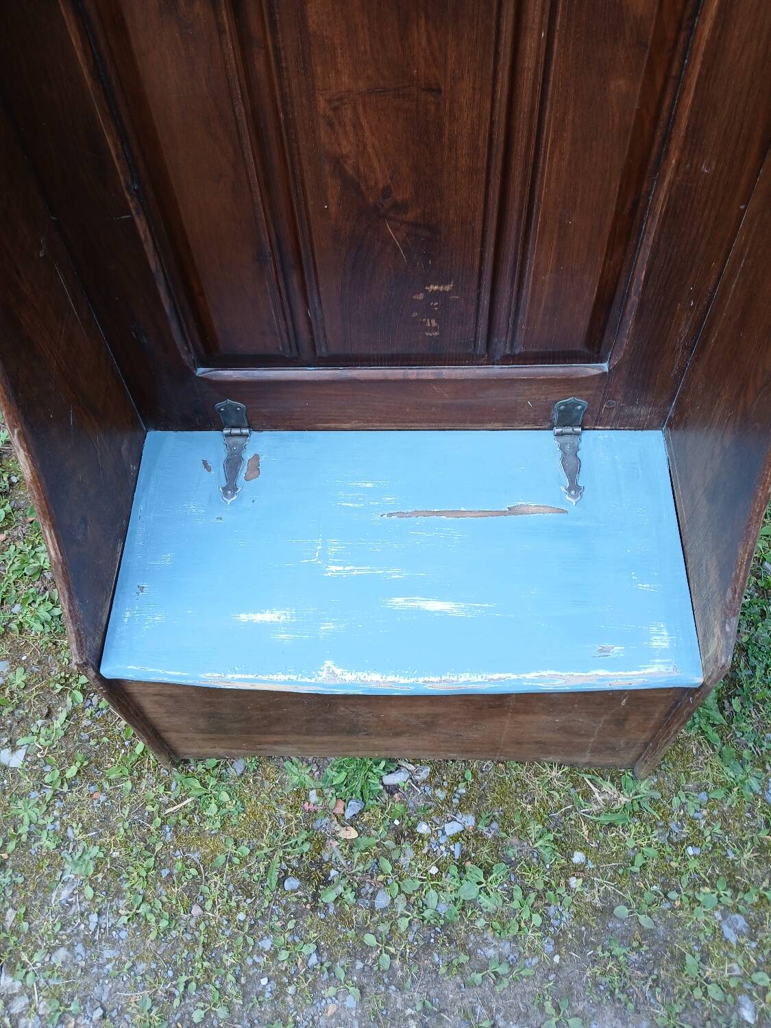 Wooden coat rack trunk
