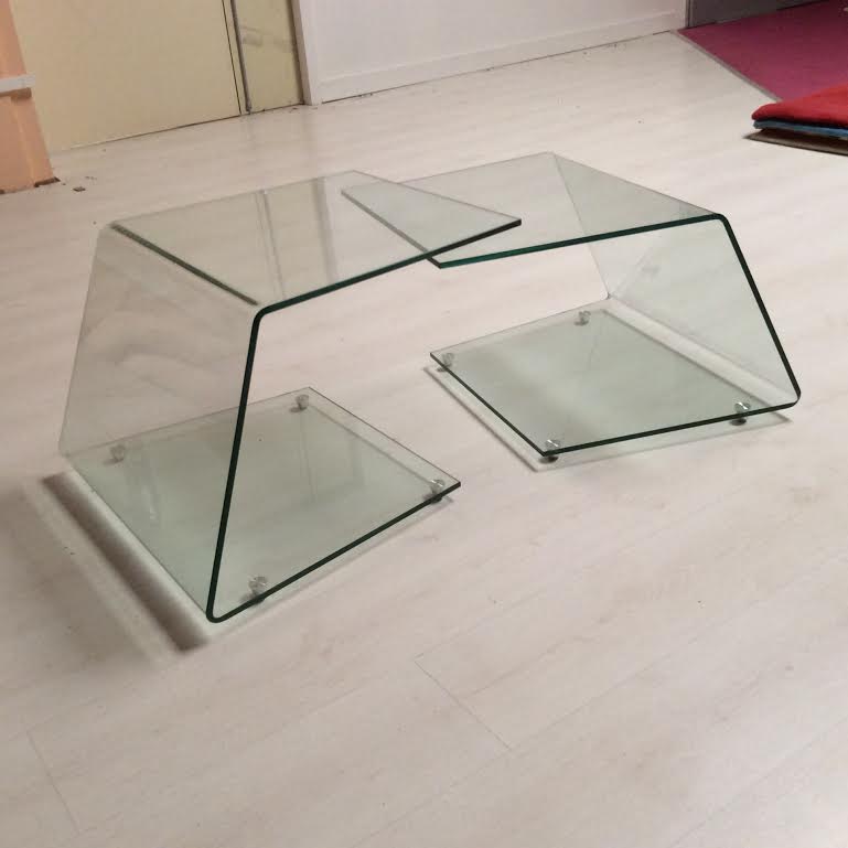 Table basse ou bout de canapé en verre