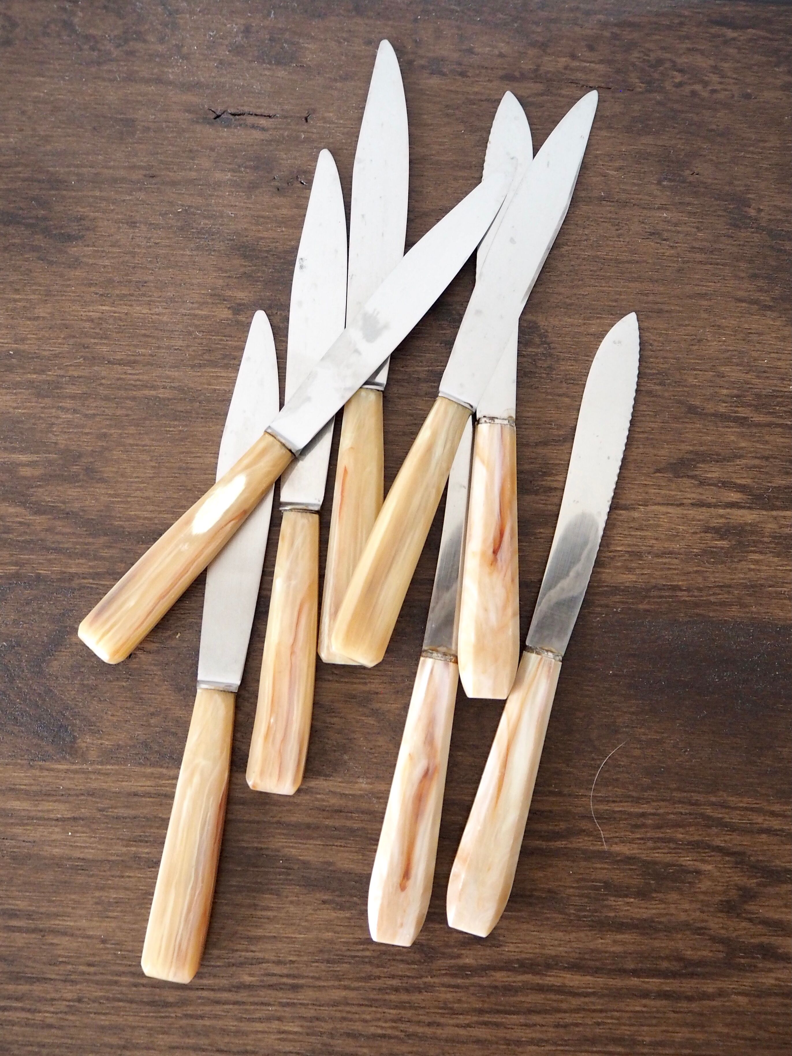 Set of 8 knives with horn handle