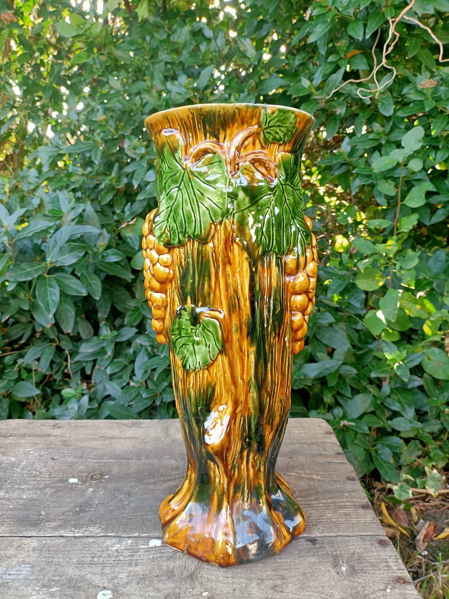 Retro Grapevine Barbotine Vase