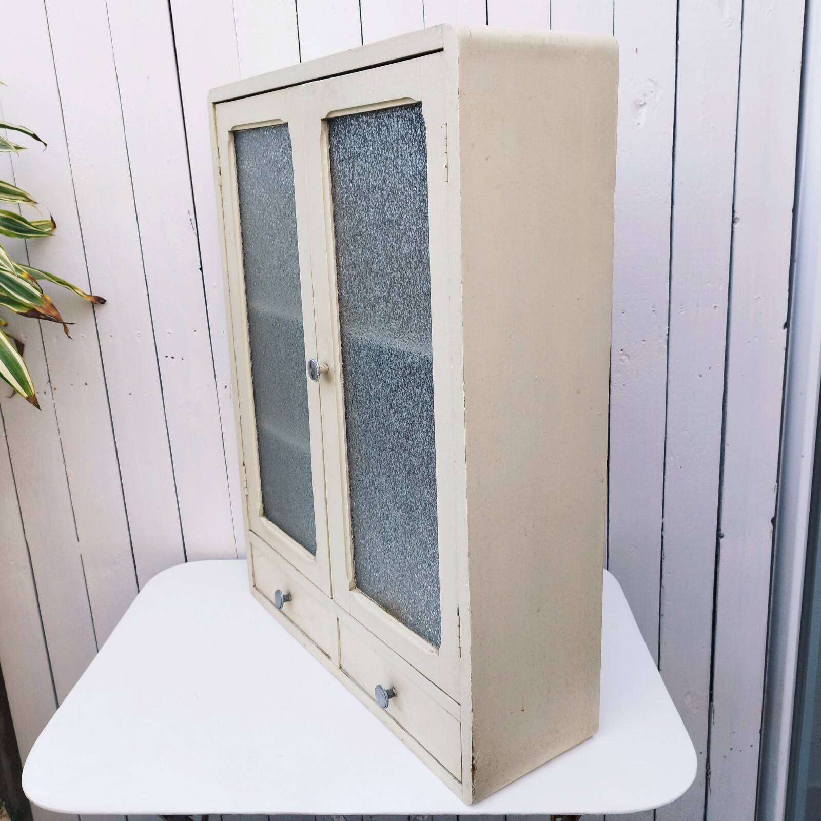 Meuble vitrine murale armoire en bois  50’s