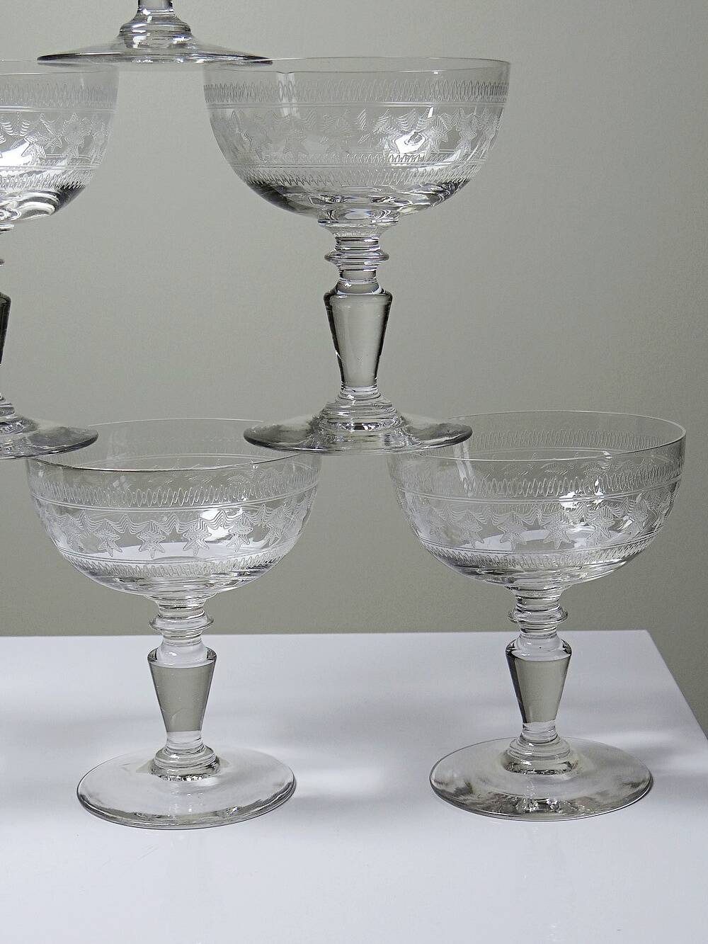 Set of 6 antique fine crystal champagne glasses, star engraved, 19th-20th century.