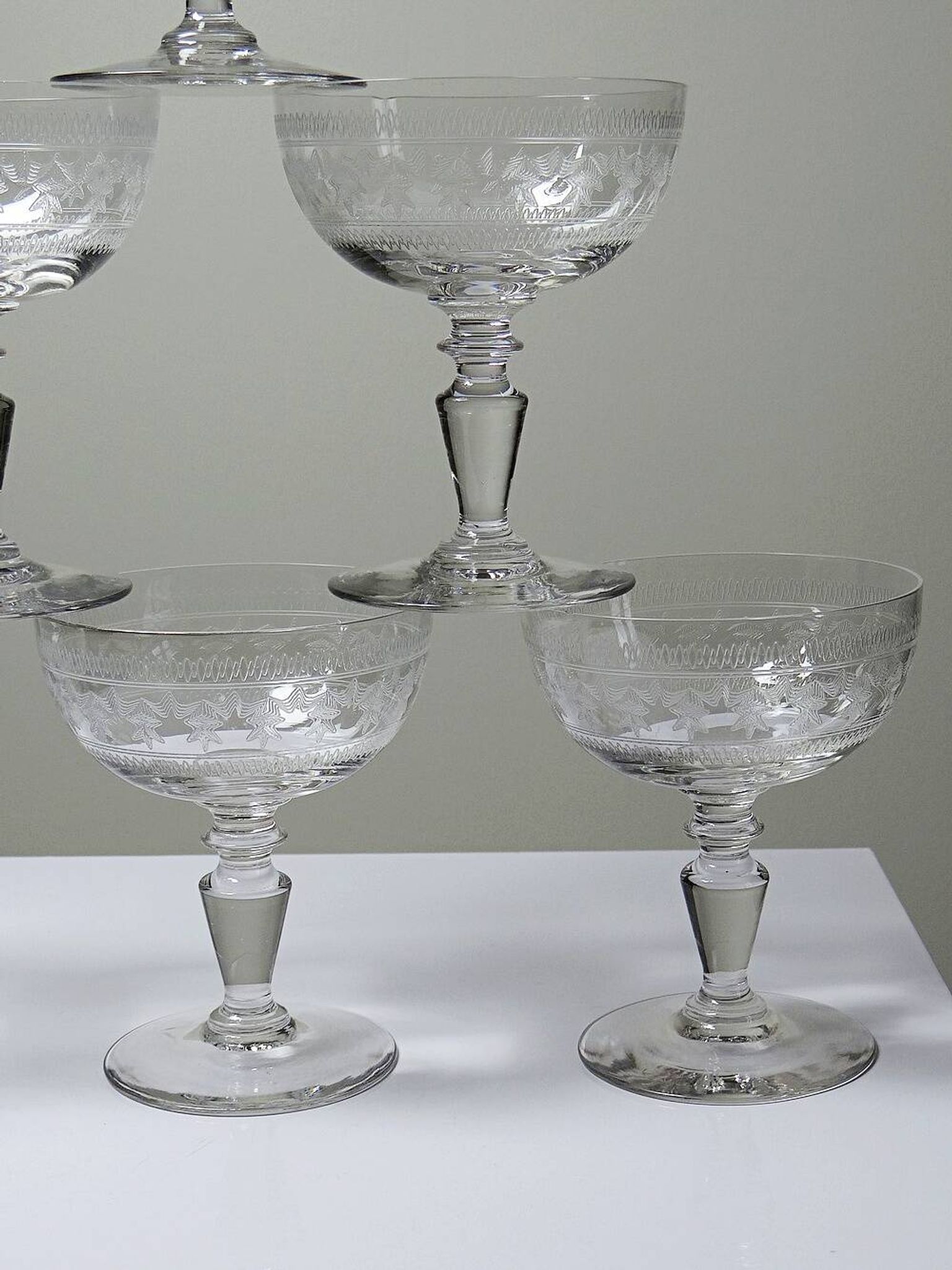 Set of 6 antique fine crystal champagne glasses, star engraved, 19th-20th century.