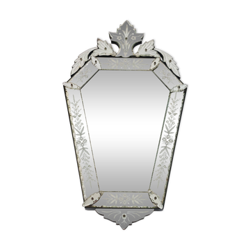 Venetian wall mirror in Murano glass with faceted floral decoration from the 1930s.