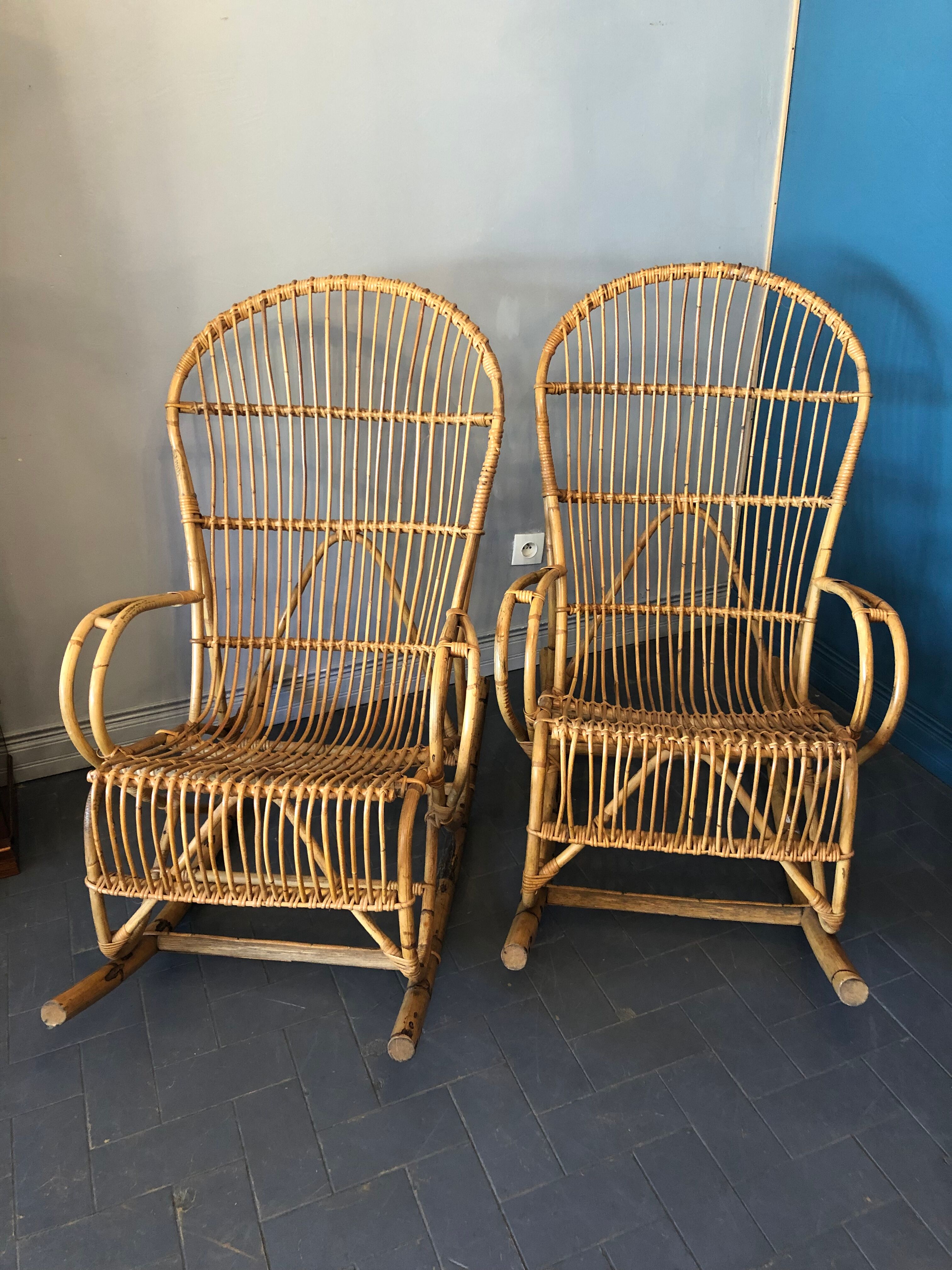 2 rattan rocking chairs
