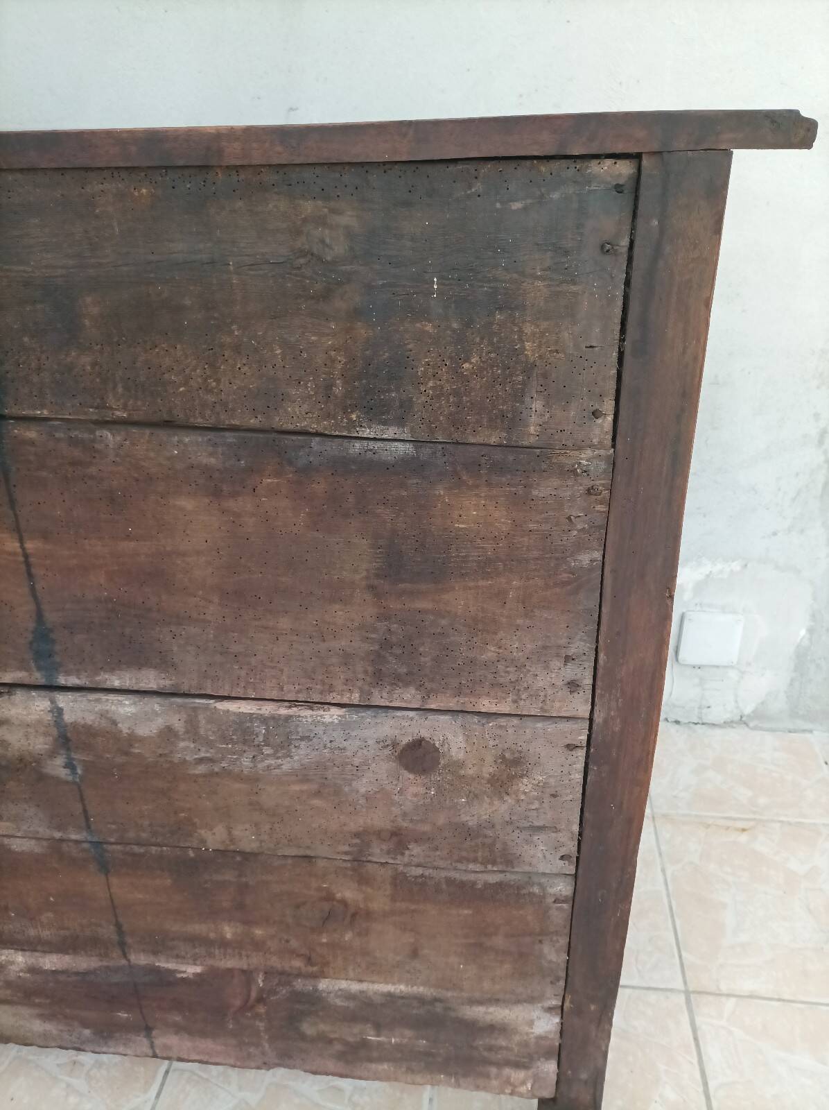 Louis XV walnut buffet from the 18th century.