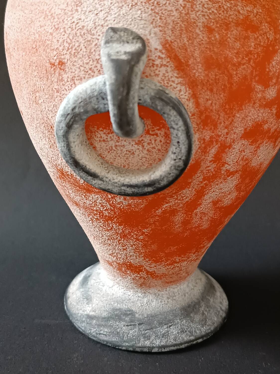 Amphora vase in scavo glass paste