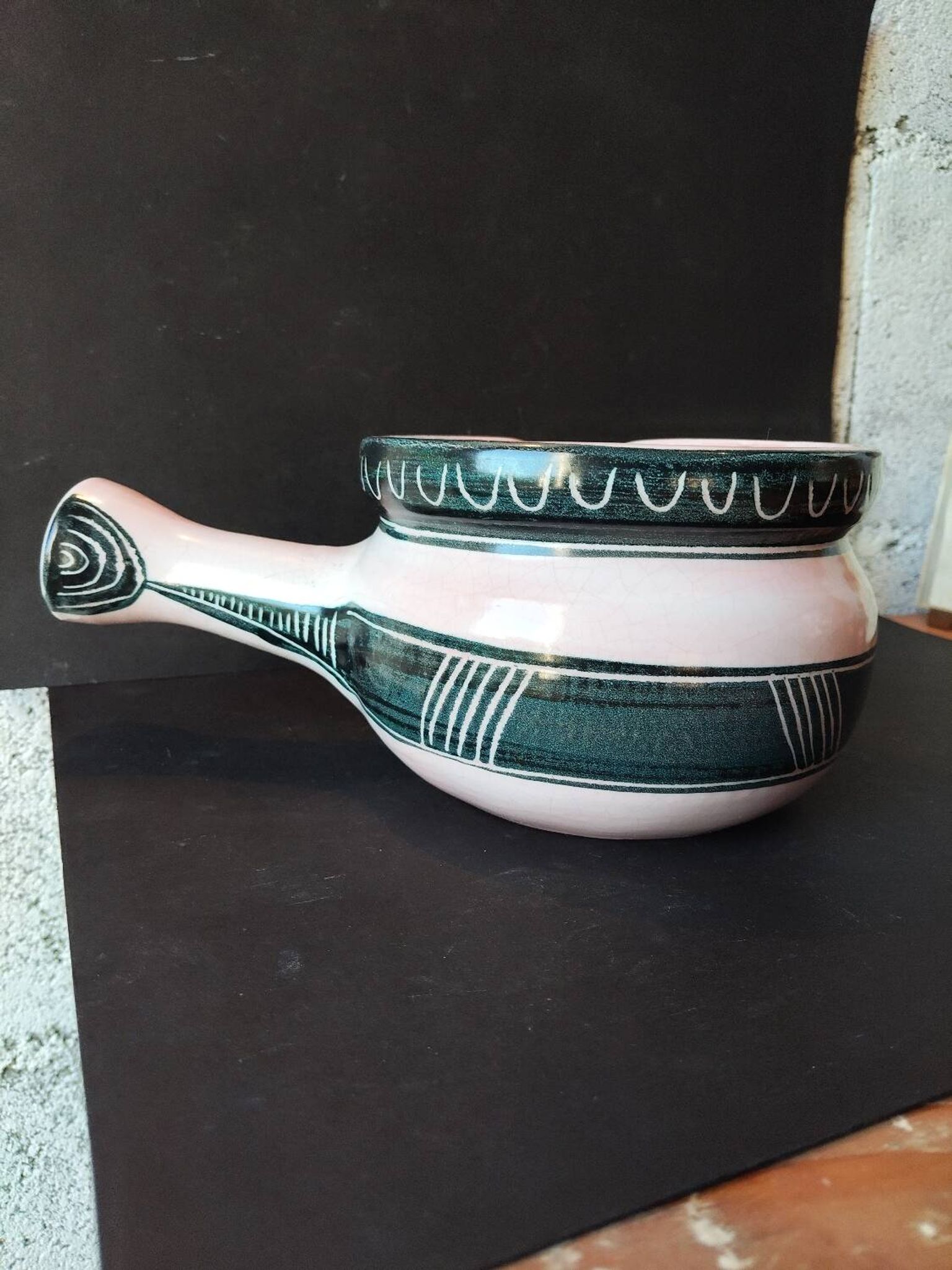 French artisan ceramics – decorative pan in Capron style – year