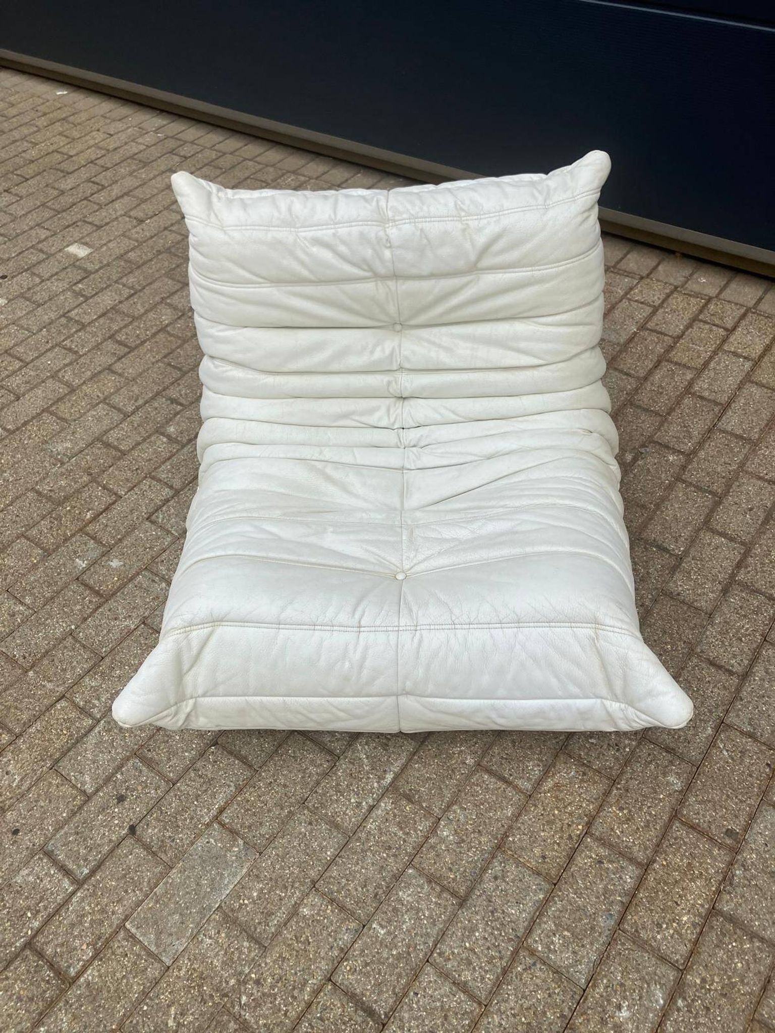 100% authentic Ligne Roset Togo 1-seater light beige leather '87
