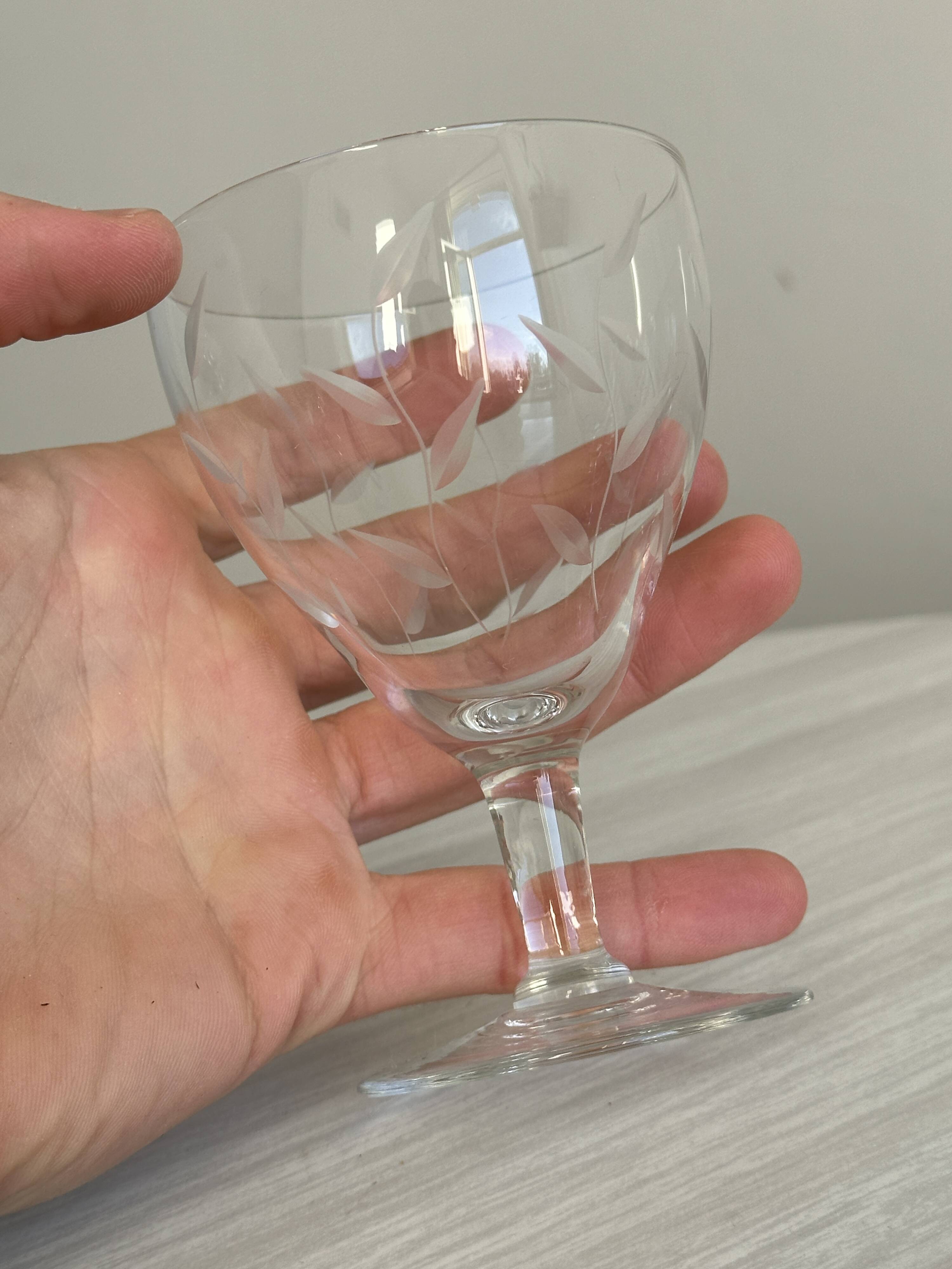 8 verres à vin blanc en cristal ciselé