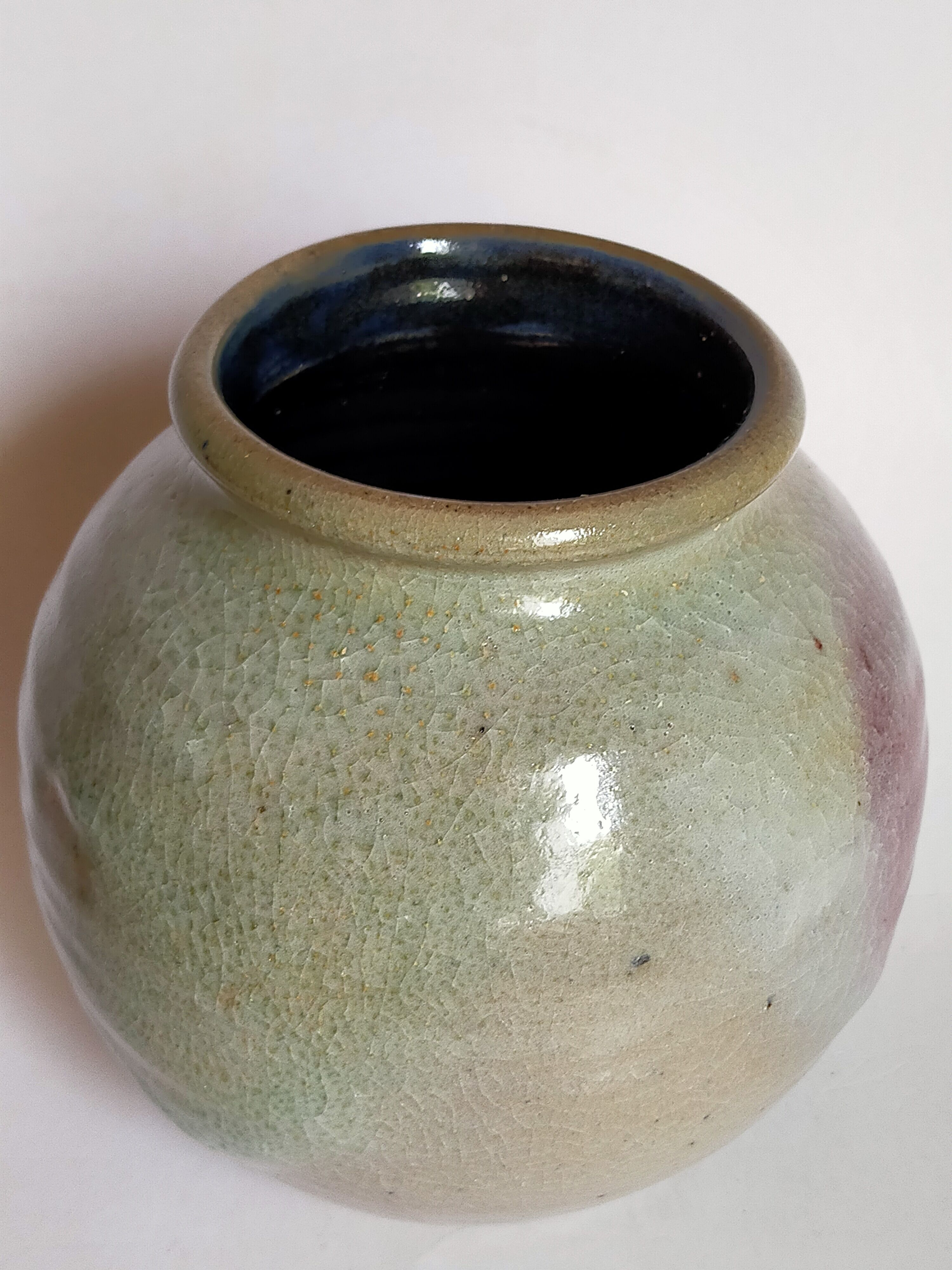 Ball vase in enamel sandstone cracked inside Indigo