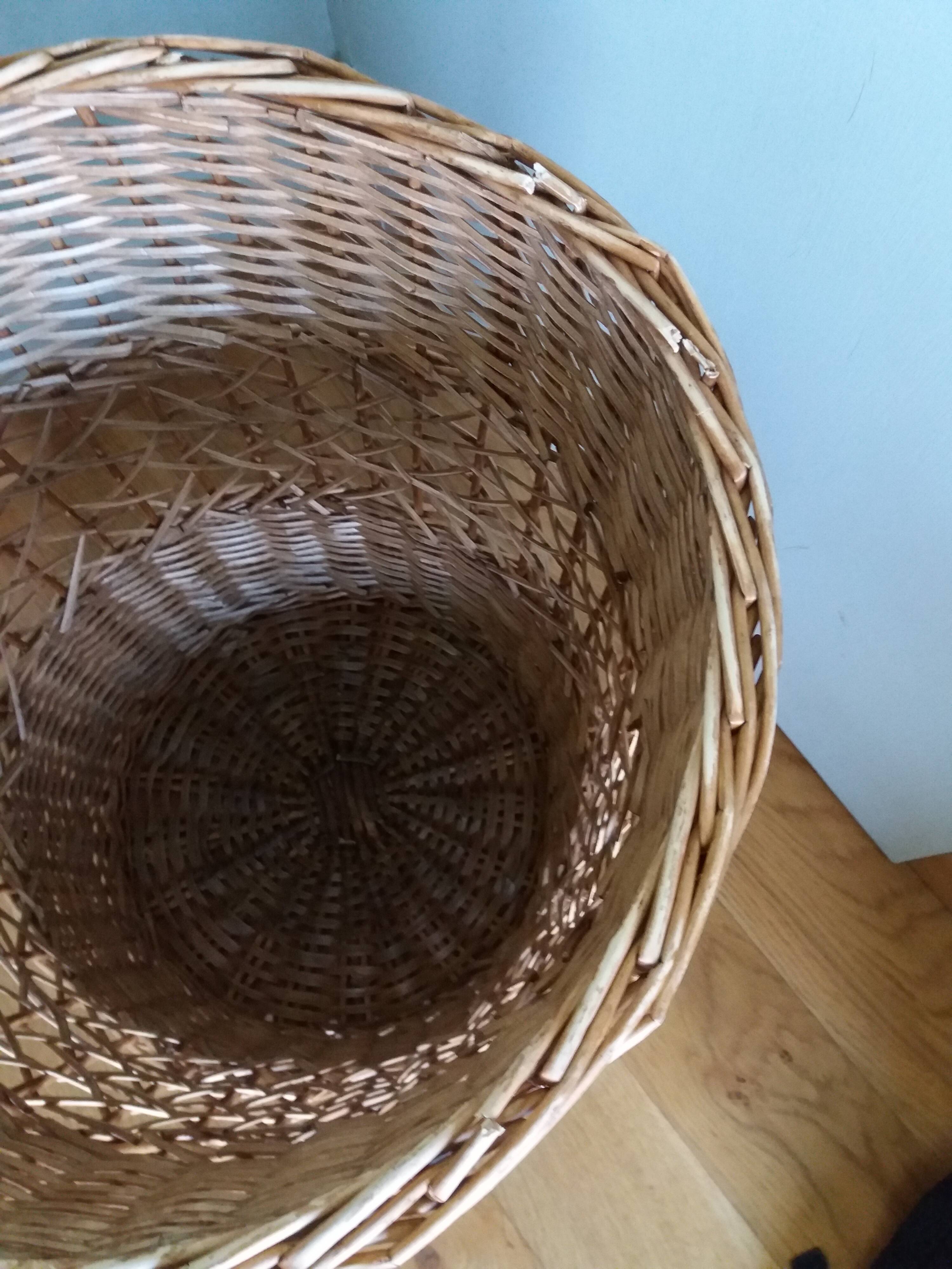 Wicker laundry basket