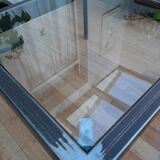 Table basse en métal et verre