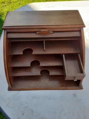 Portable wooden script, curtain