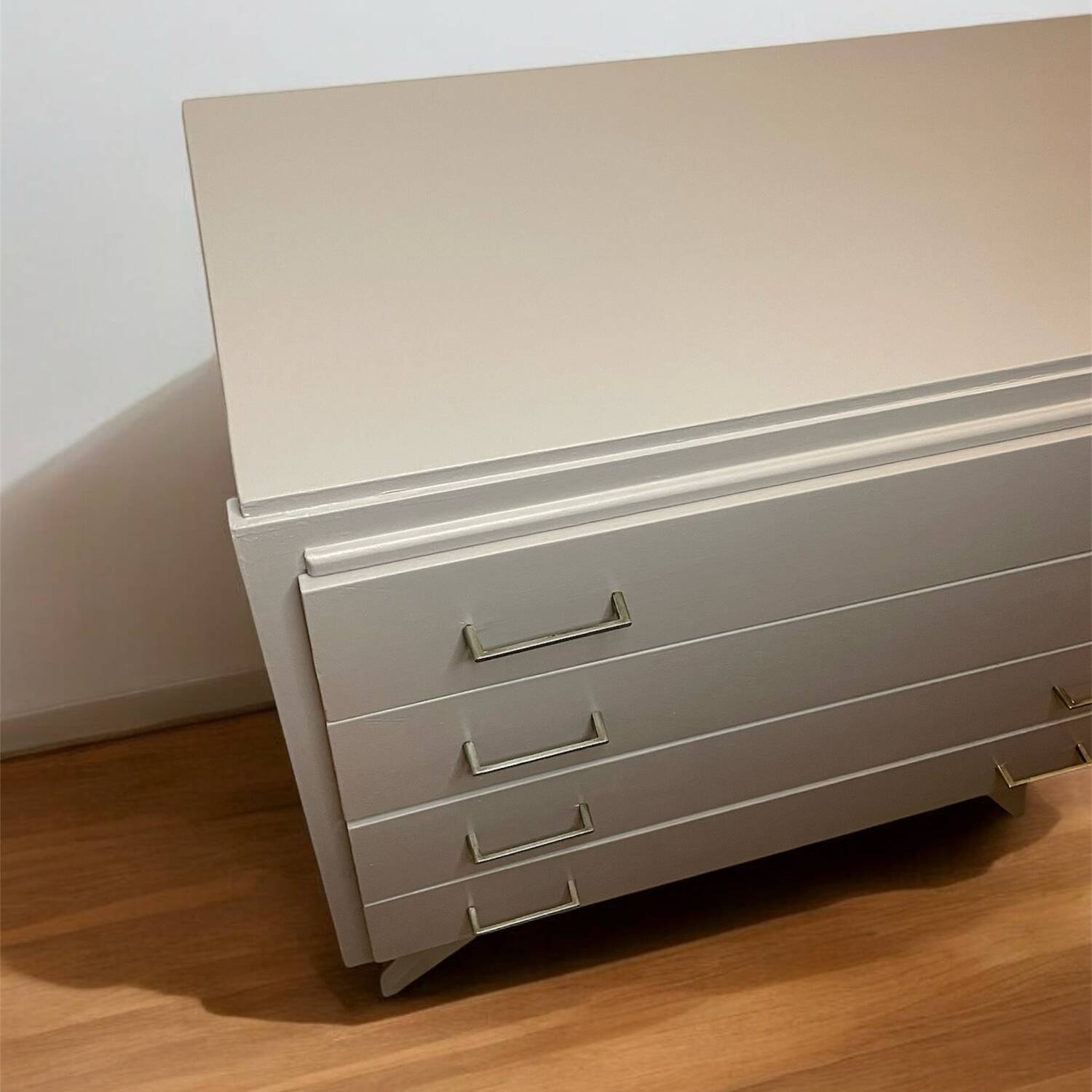Commode vintage pieds compas