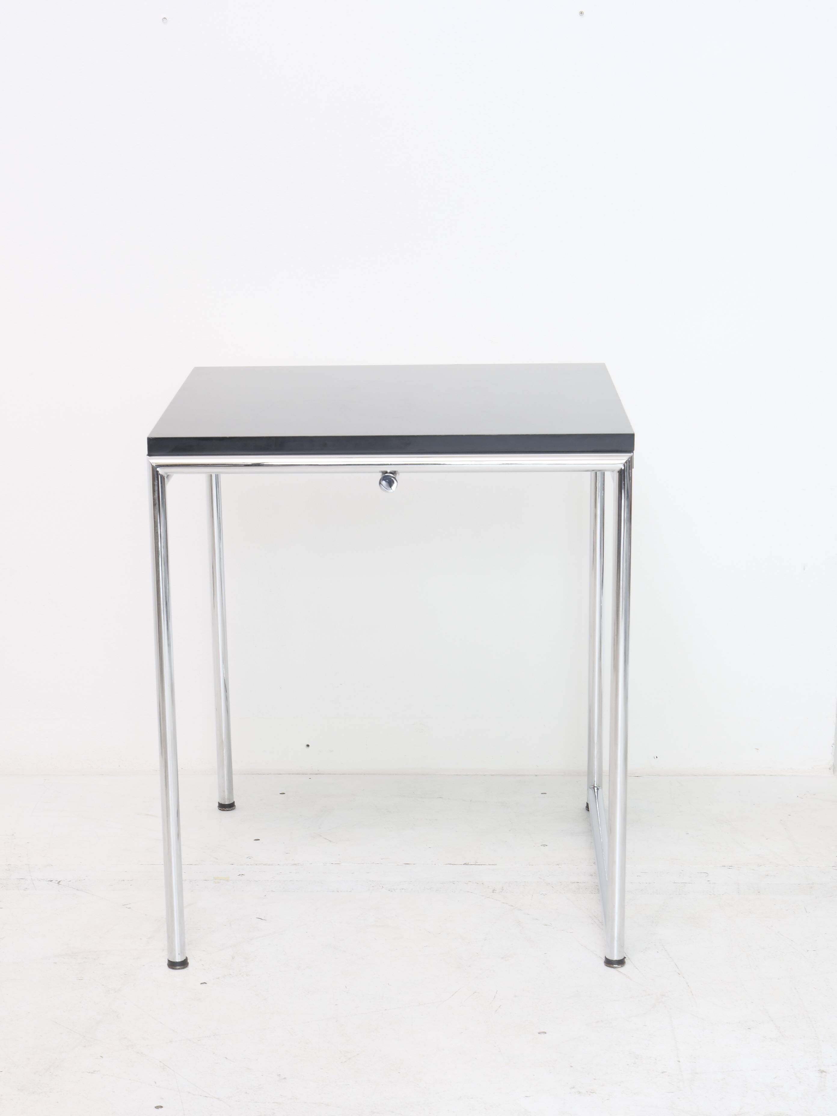 Bauhaus design table model Jean by Eileen Gray