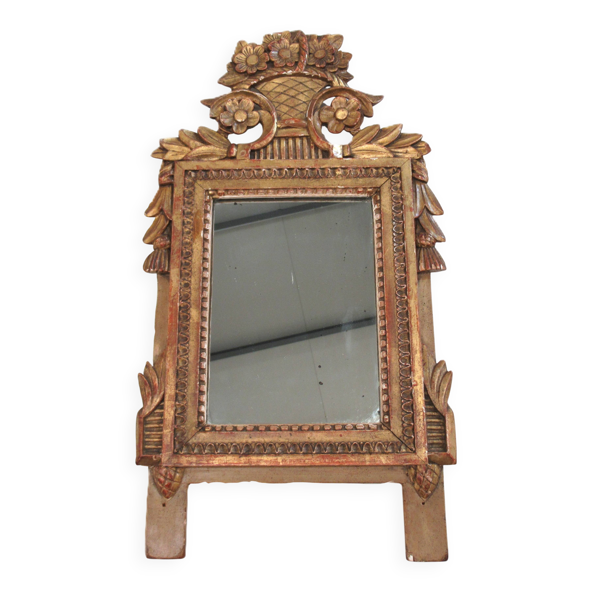 Petit miroir de dame Louis XVI en bois sculpté et doré