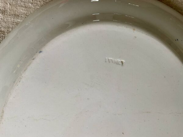 Grand plat ovale terre de fer faïencerie Keeling modèle « Victoria »