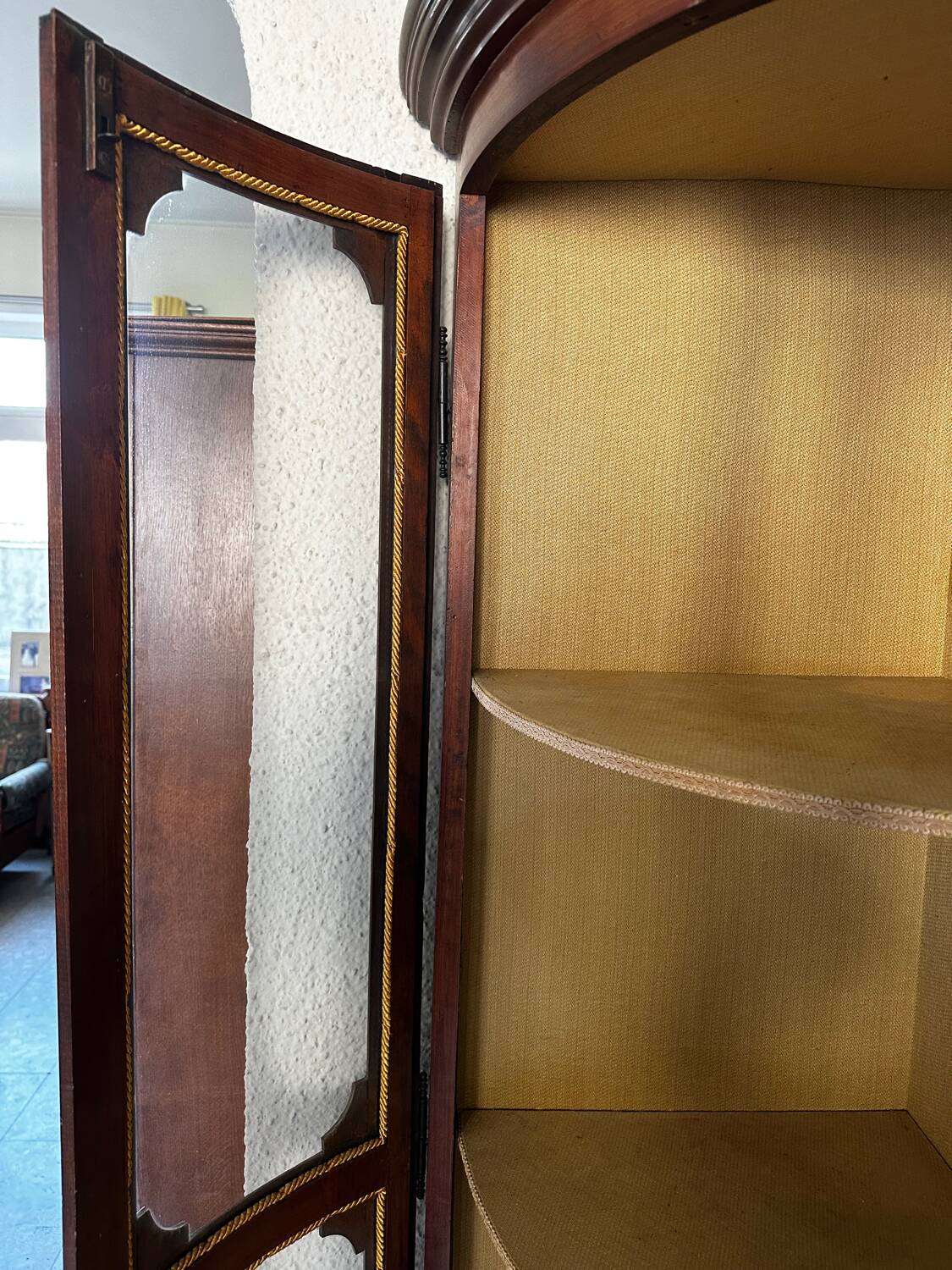 Corner display cabinet veneered in mahogany - Victorian - 20th century