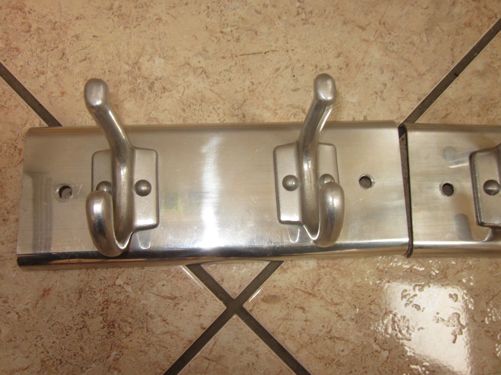 Paire de porte manteaux en aluminium