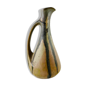 Vase soliflore ancien en grès forme aiguière beige et gris-vert signé Denbac