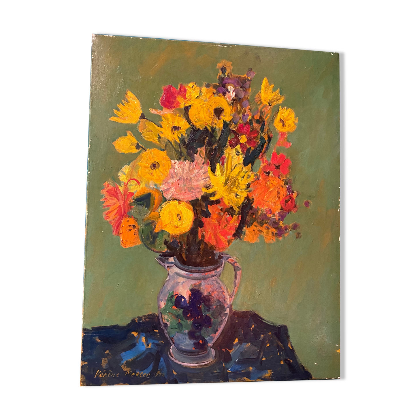 Table bouquet of flowers