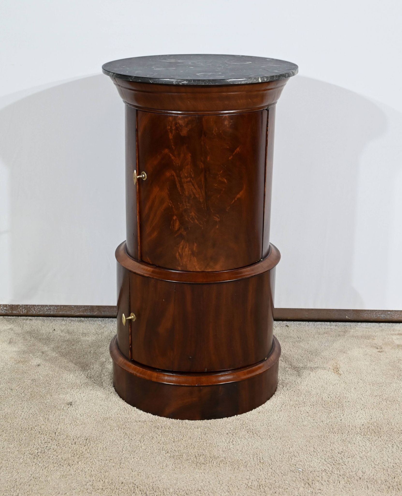 Rare Somno with two doors in Burl Mahogany, Empire period – Early 19th century
