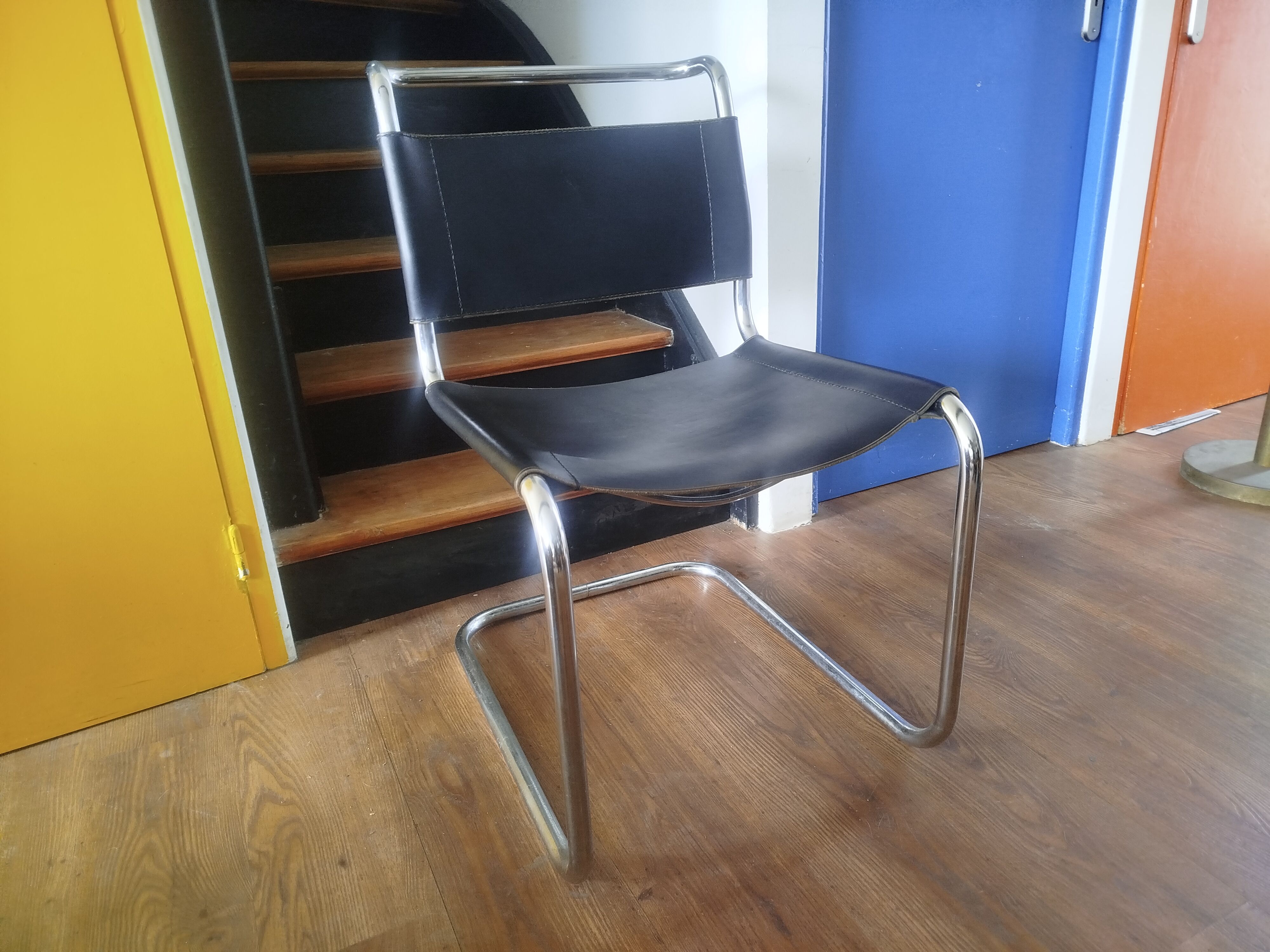 Cantilever chair / armchair Thonet in black leather and chrome metal – from