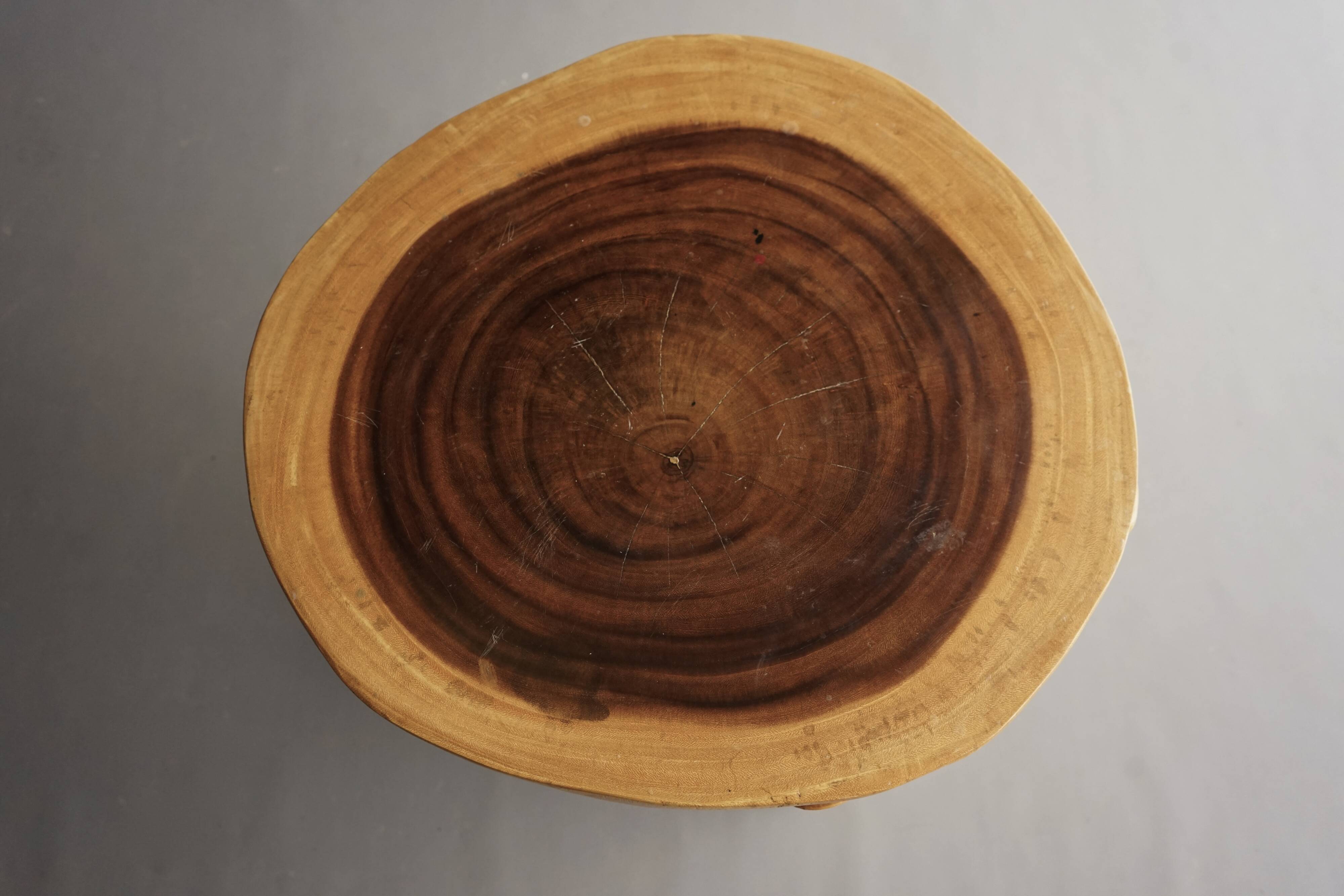 Table à manger vintage en bois massif. Années 1970