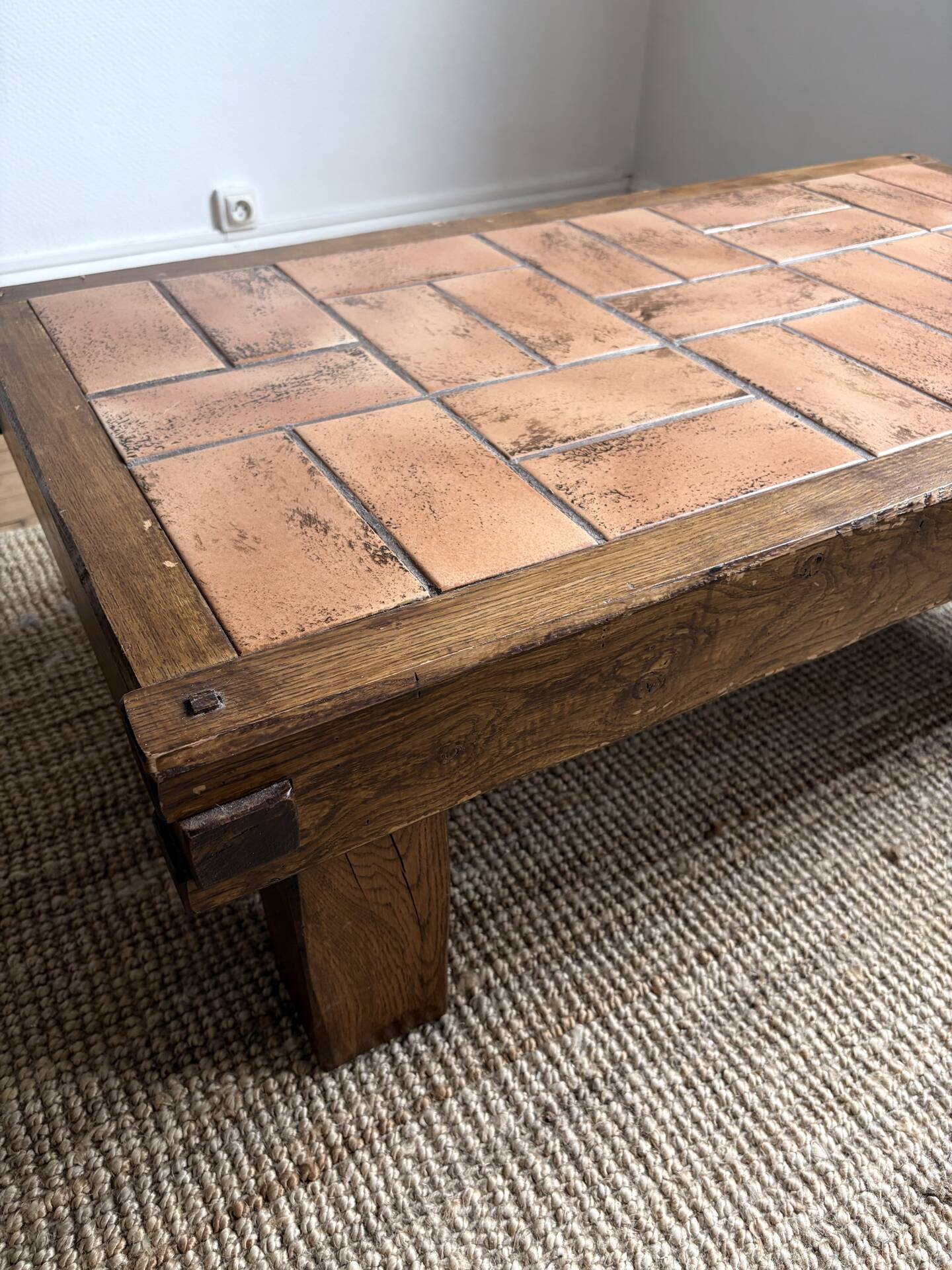 Table basse brutaliste