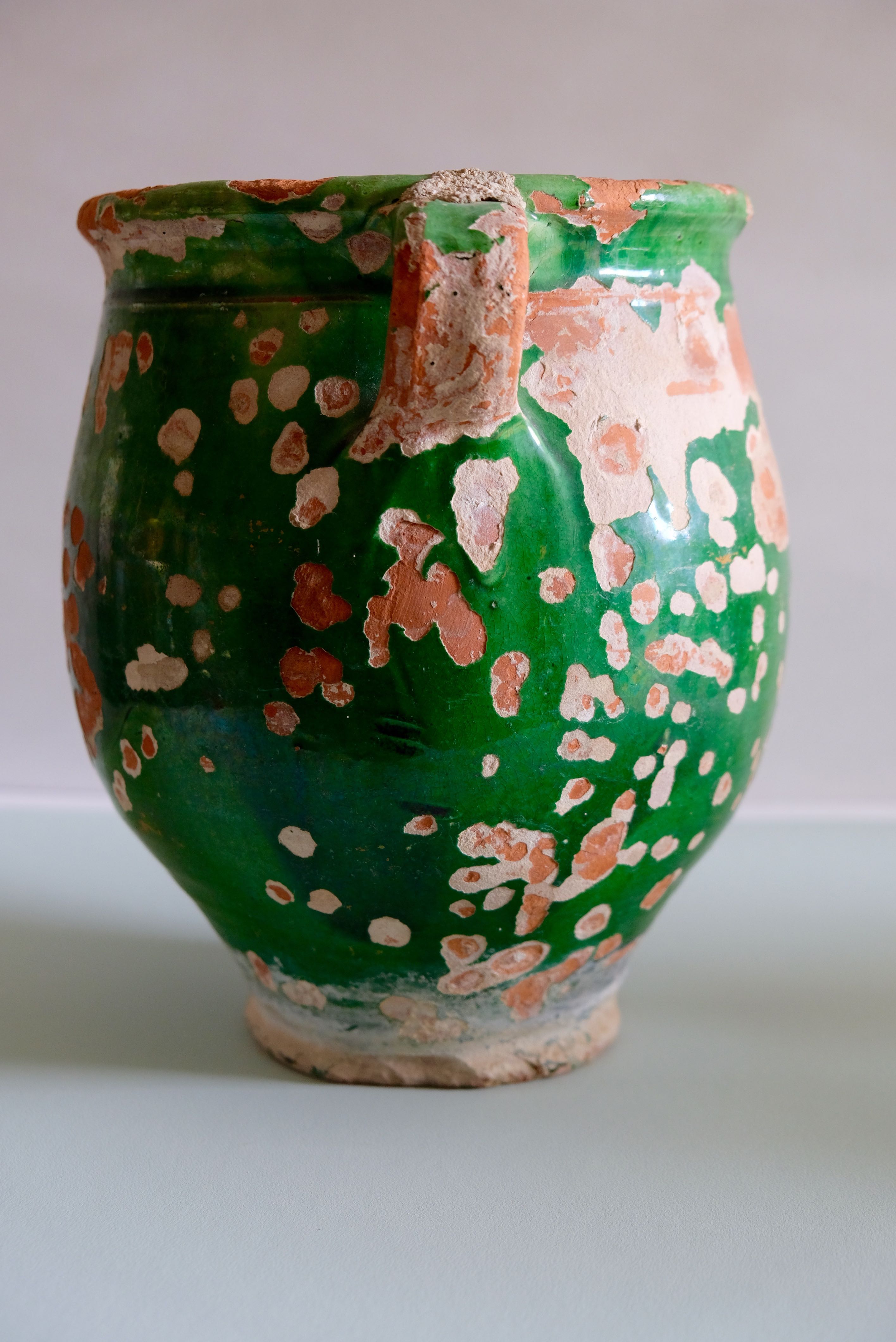 Ancient jar olive in provencal glazed terracotta, glazed green of the 19th century