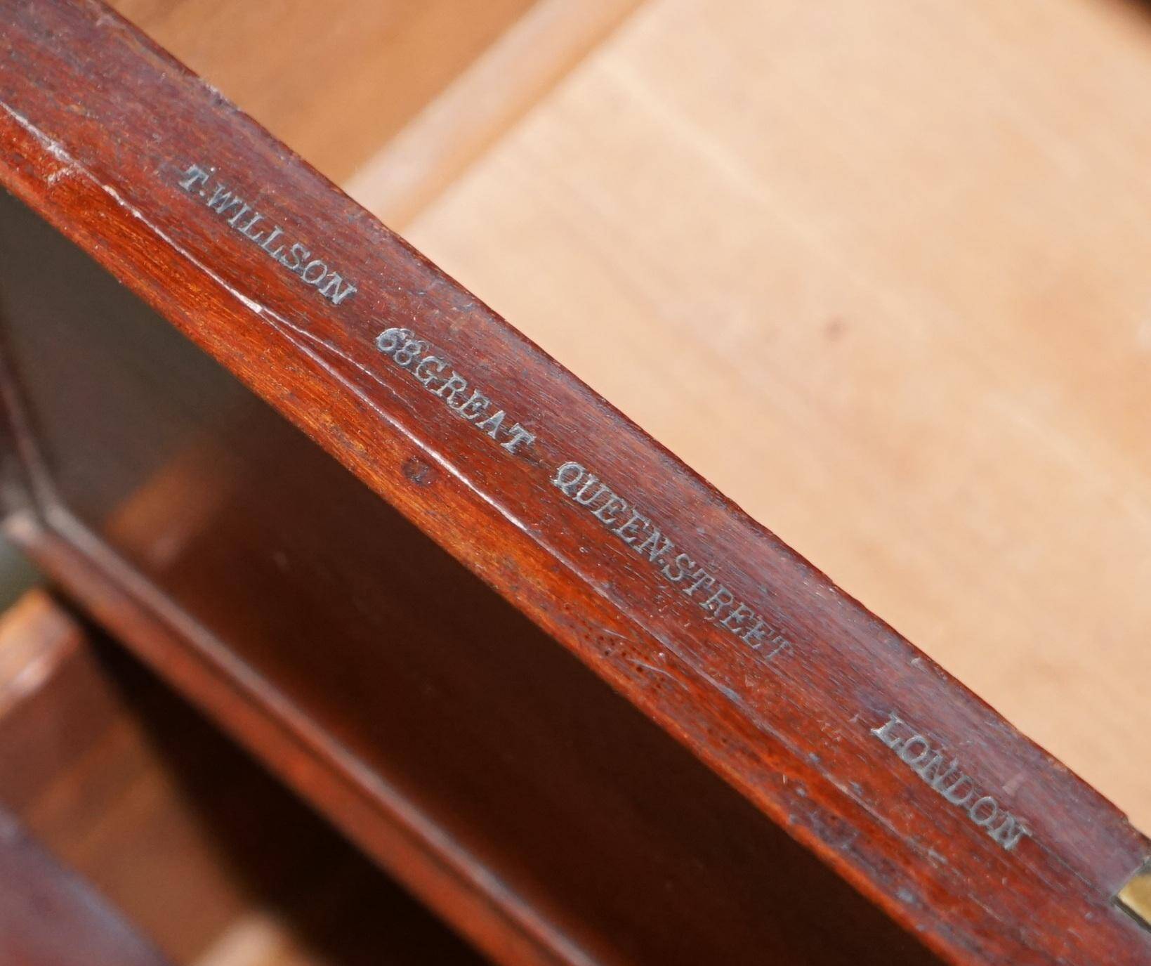 Commode circa 1760 Thomas Wilson in hardwood.