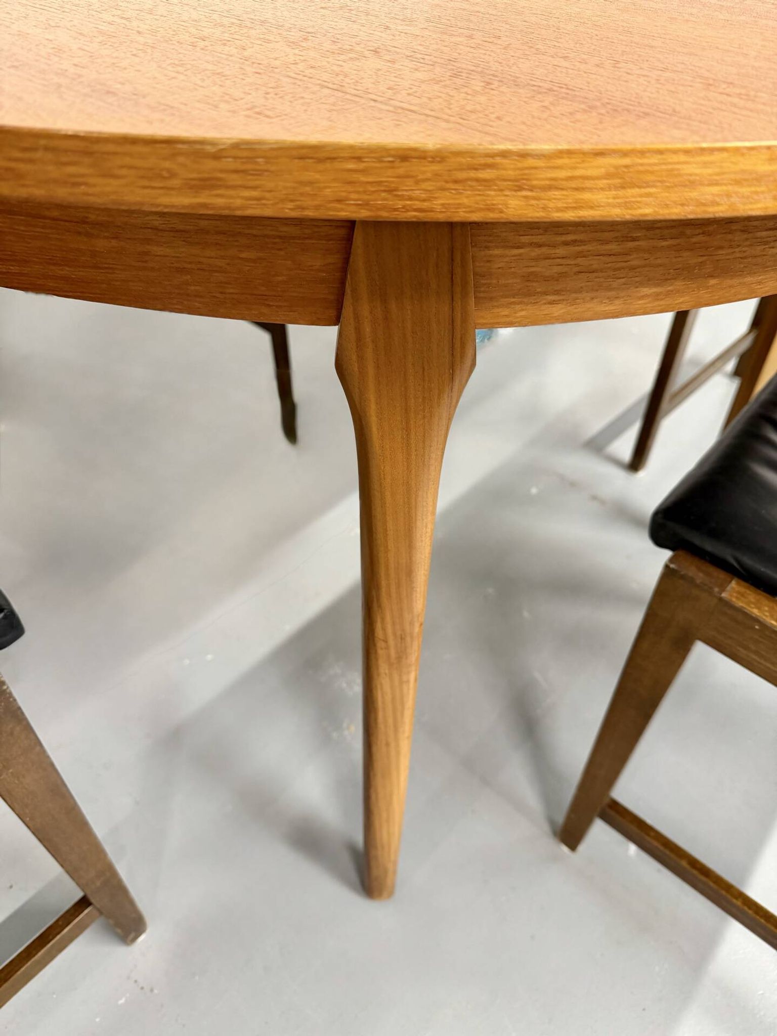 Vintage teak extendable round dining table Scandinavian design 1960s
