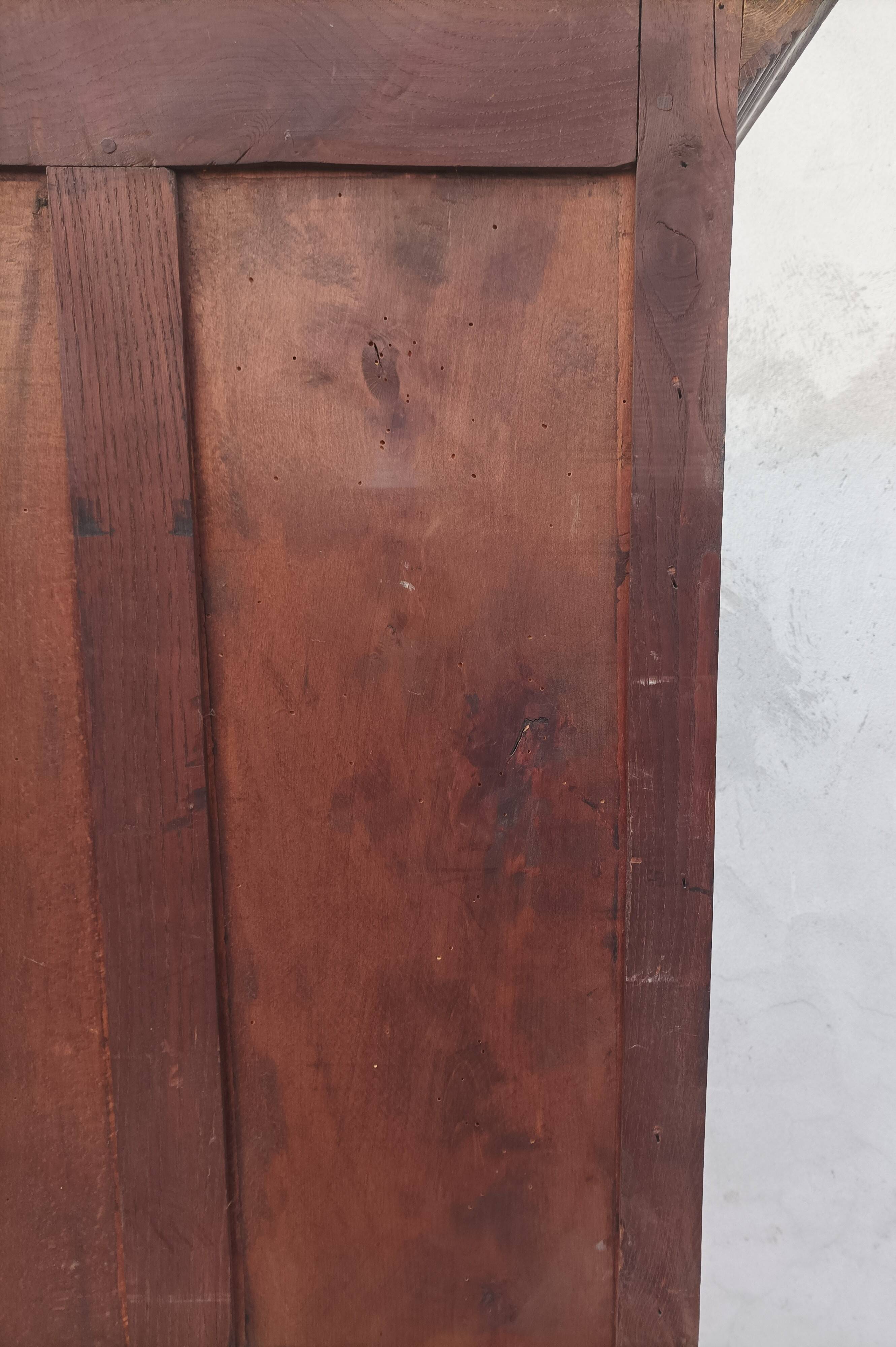 Standing man Louis XIII in oak