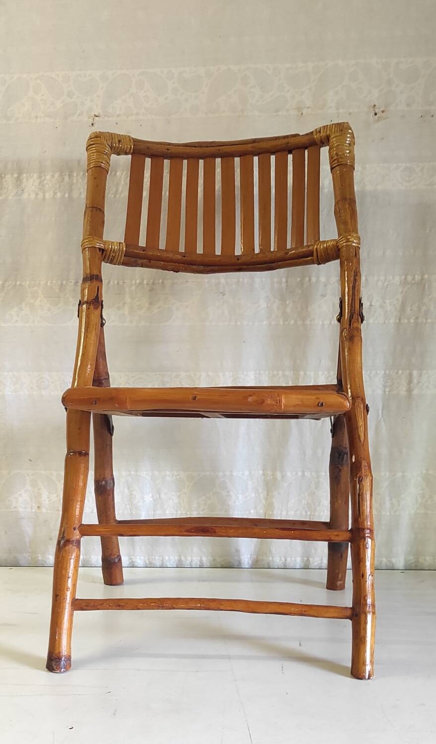Folding bamboo chair for children