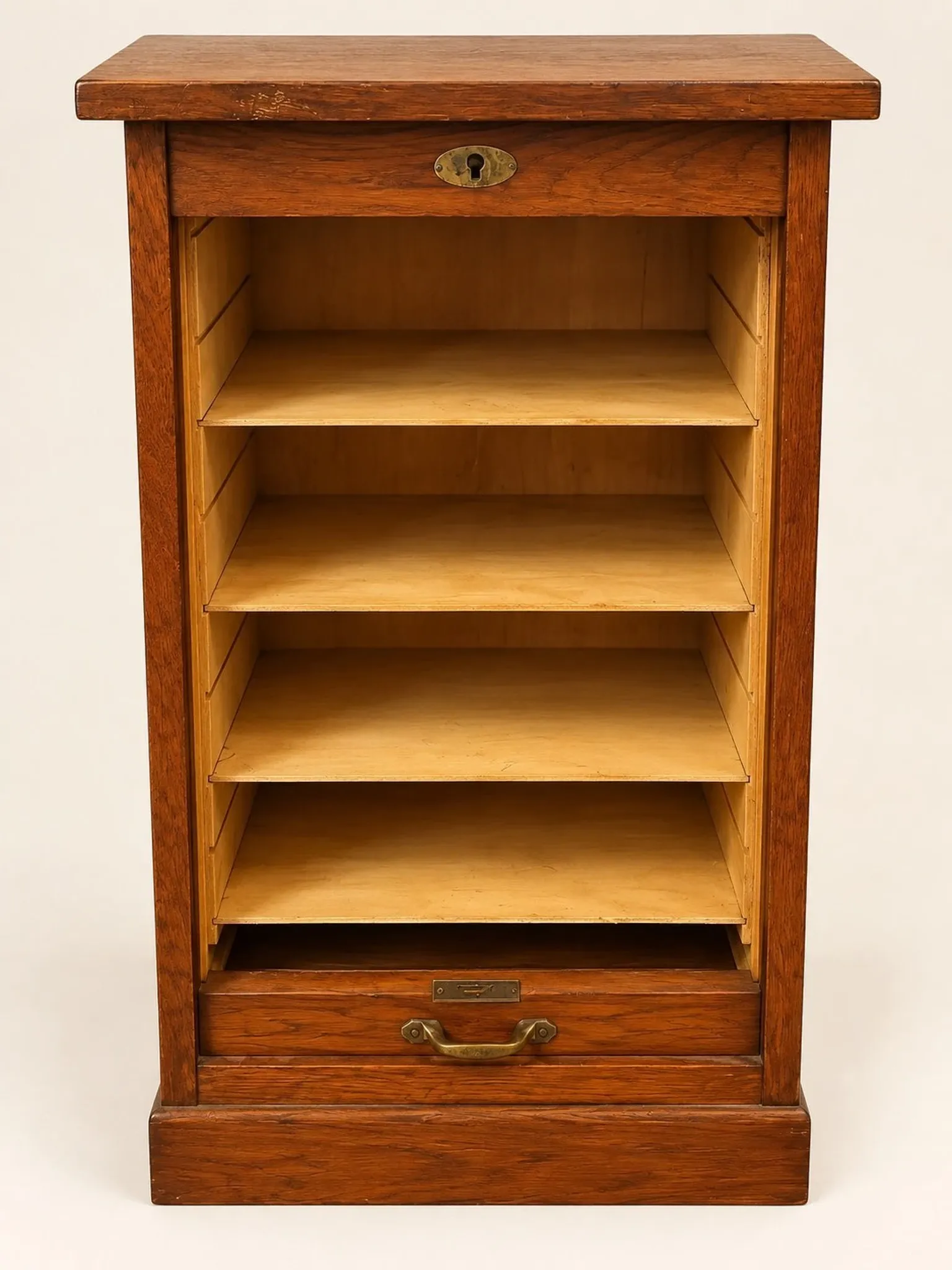 Classic curtain cabinet in solid oak and brass – Office 1900