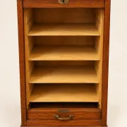 Classic curtain cabinet in solid oak and brass – Office 1900